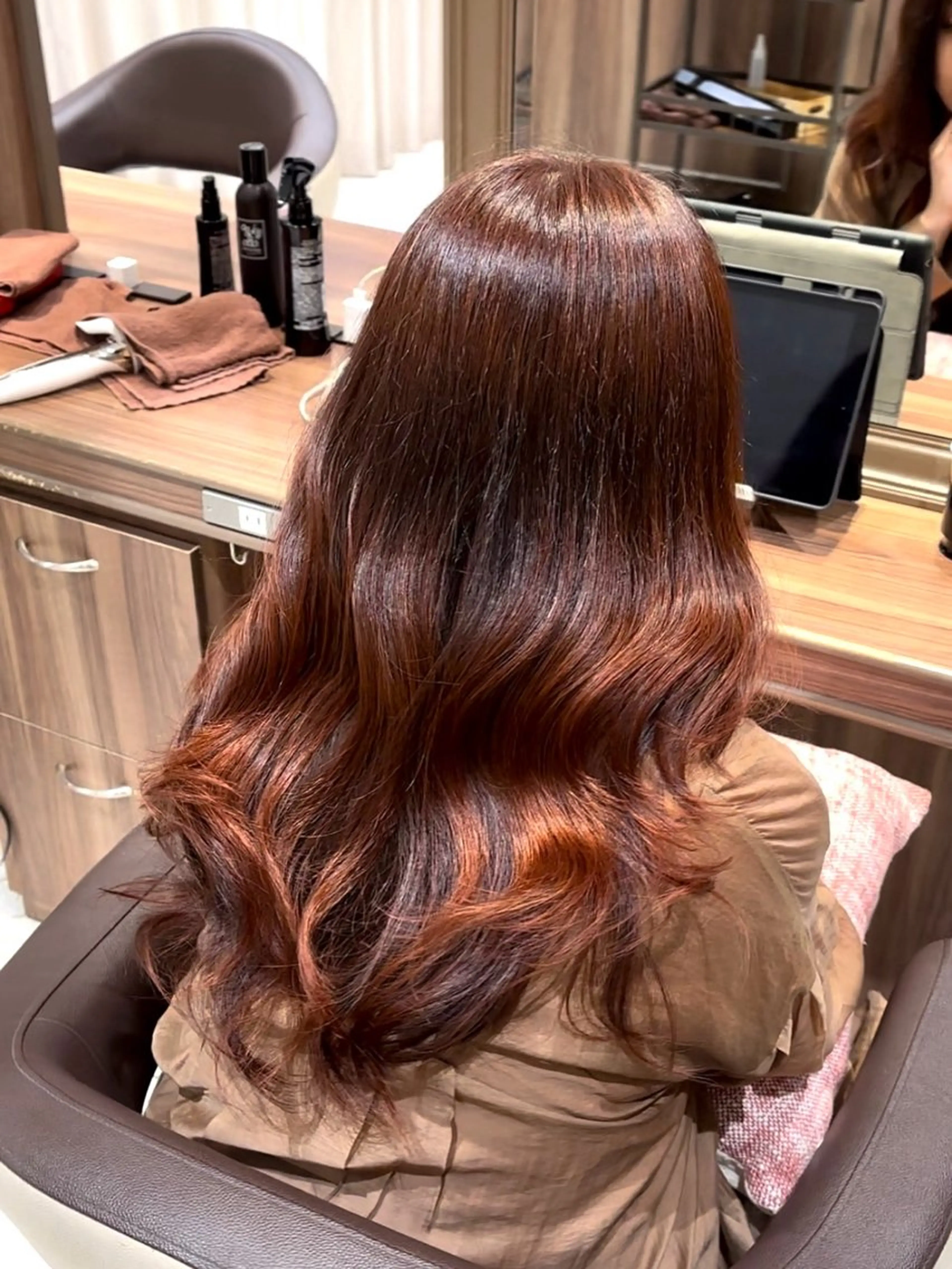 ロング レッドブラウン ツヤ髪縮毛矯正💫/ ハイトーン/あゆみのヘアスタイル