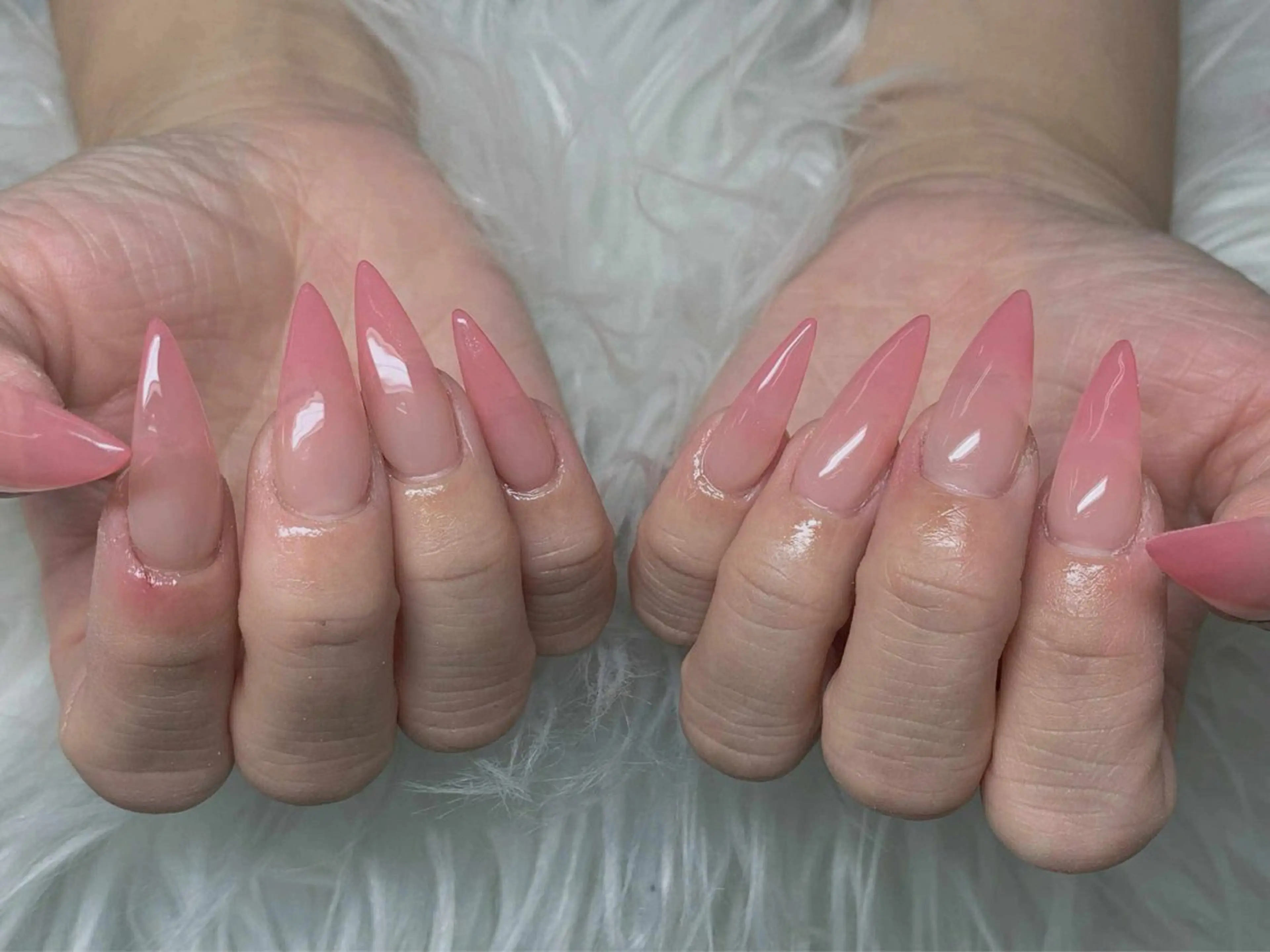ネイル チークネイル 長さ出し フレンチネイル ジェルネイル ガラスフレンチ ハンドネイル anh nail anne🤍のネイルデザイン