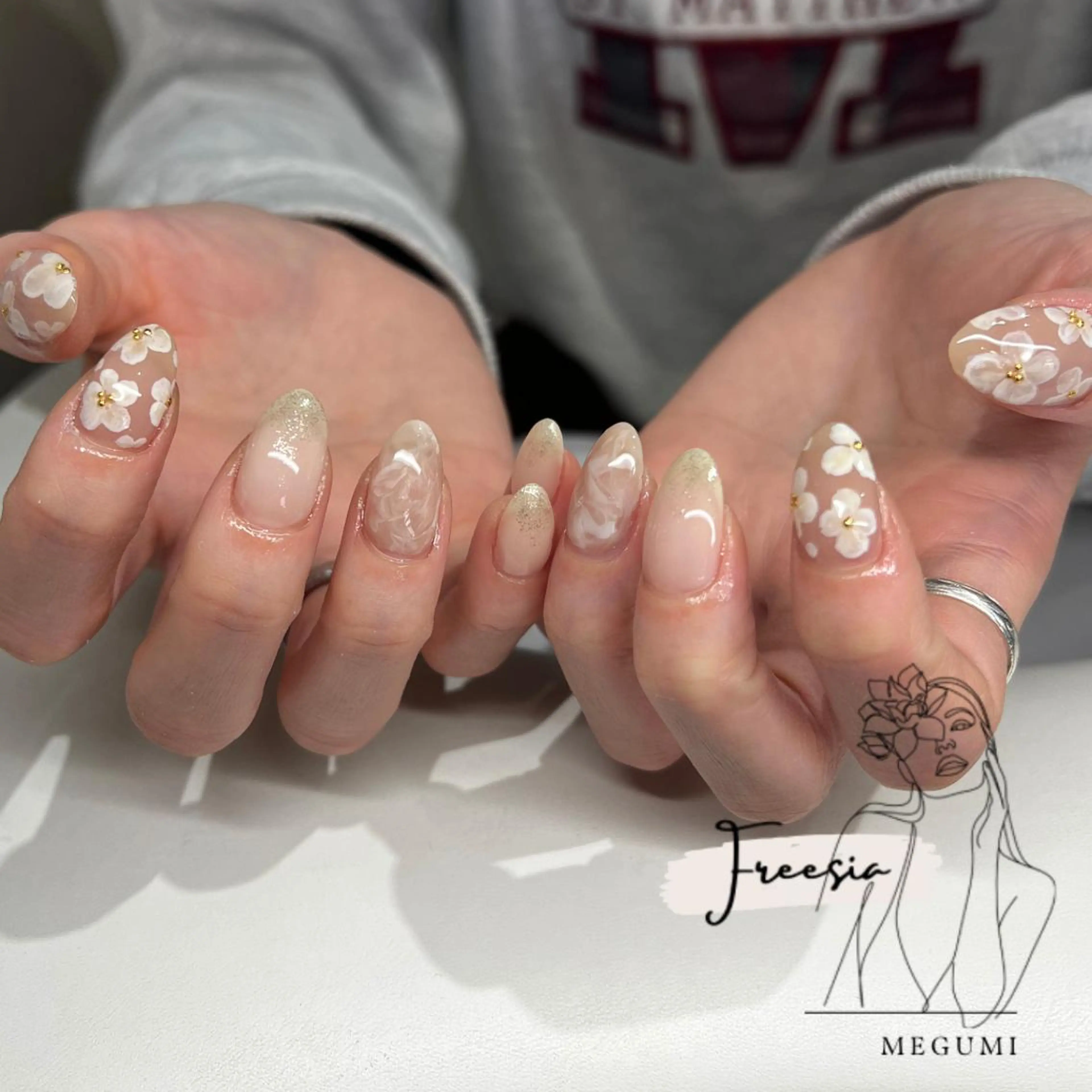 ネイル フラワーネイル ニュアンスネイル ハンドネイル 当日予約も歓迎⭕️ Megumiのネイルデザイン
