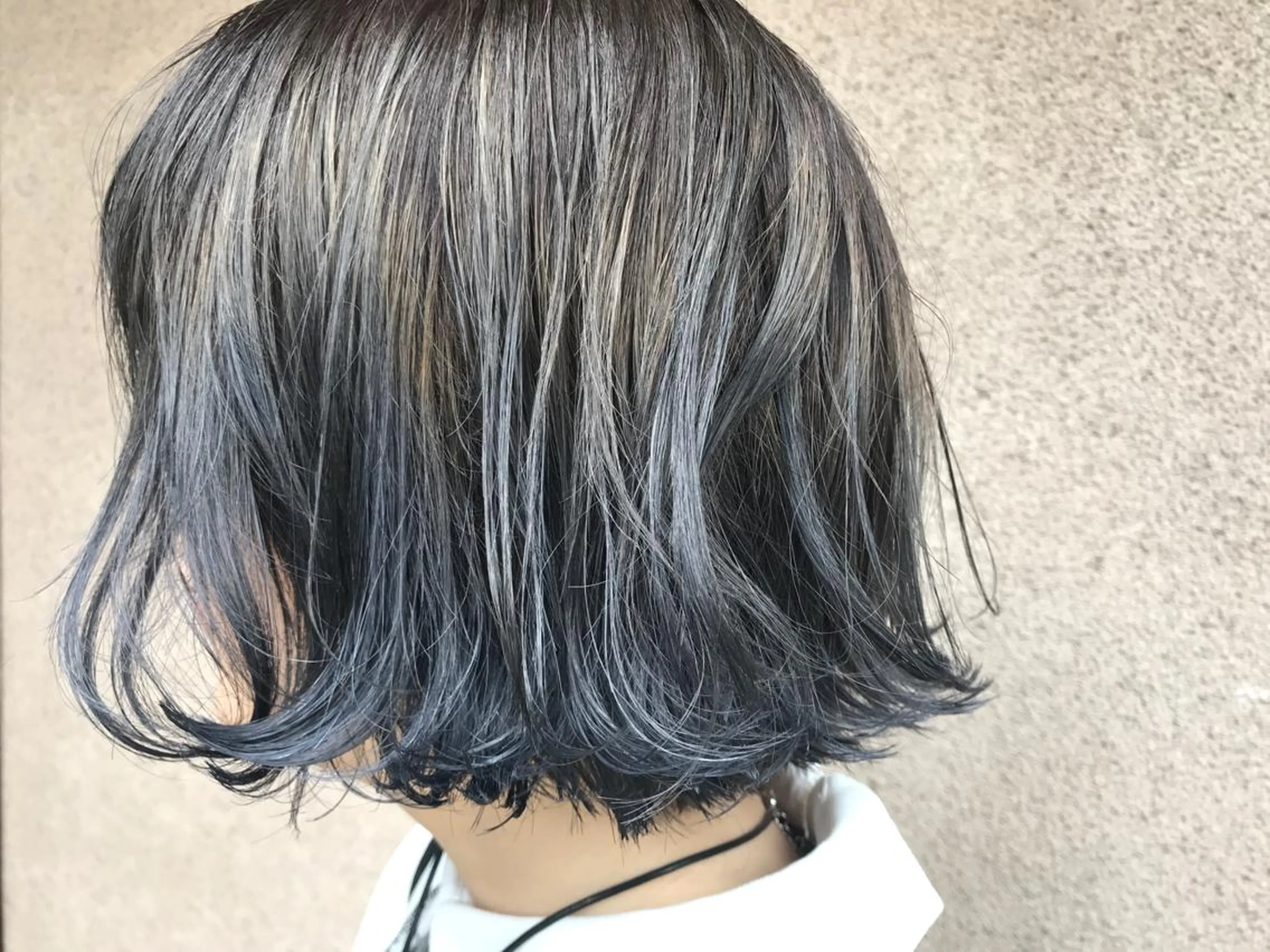 ショート カラー ブルーカラー vato マンツーマンサロンのヘアスタイル