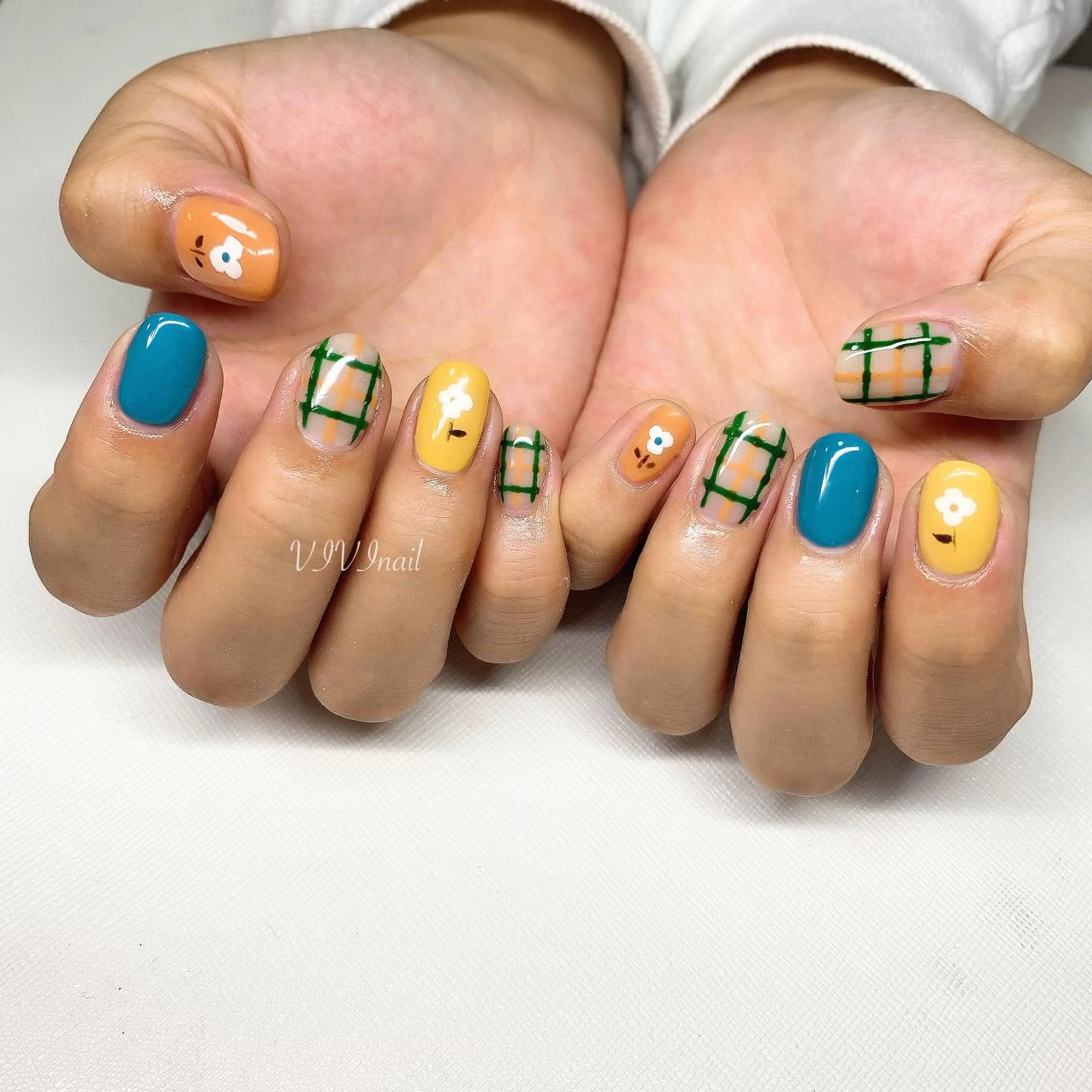 ネイル ハンドネイル vivi nailのネイルデザイン