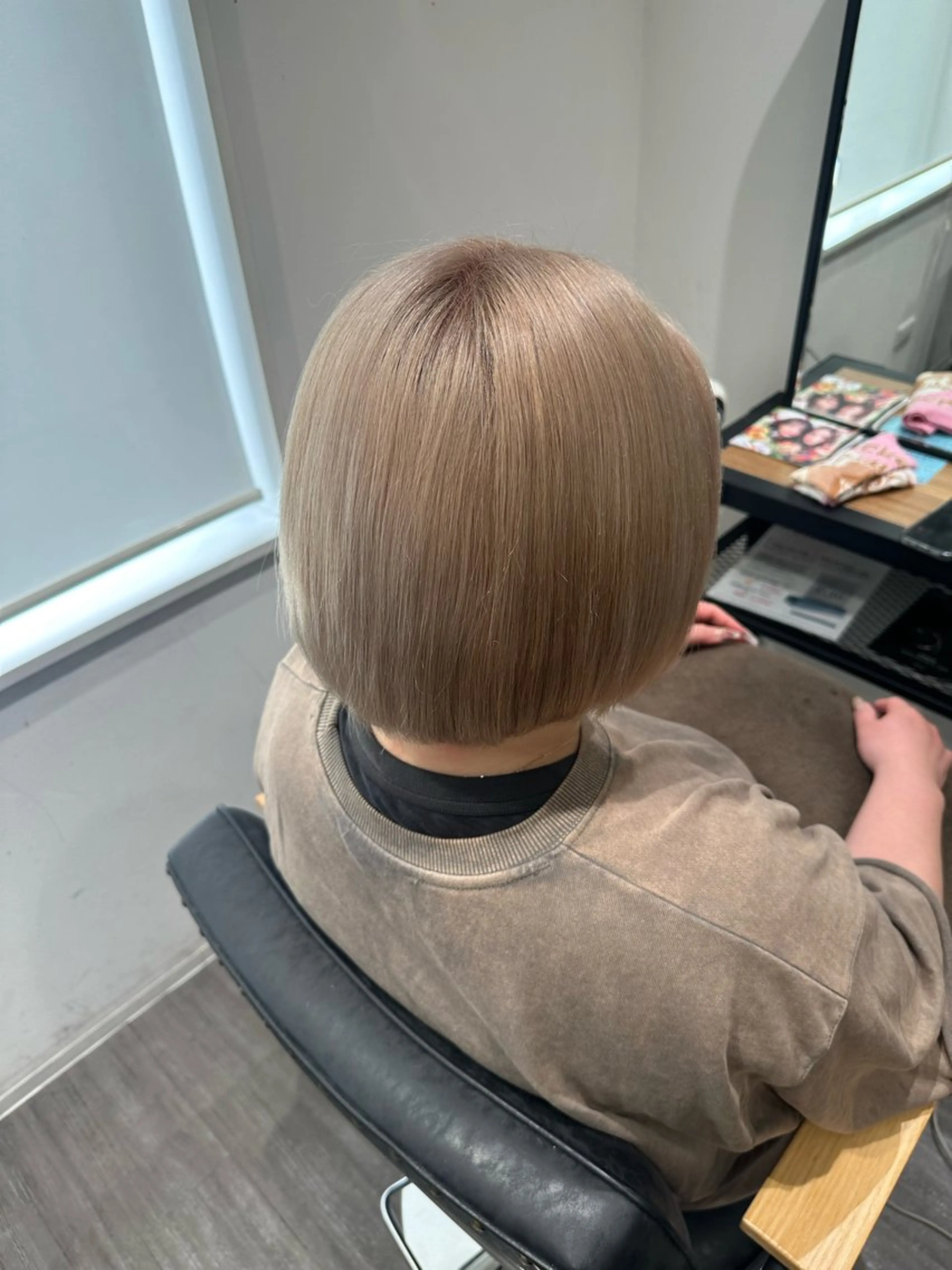 ショート カラー ベージュカラー ホワイトベージュ 艶髪レイヤー上田 紗也🇰🇷💗のヘアスタイル