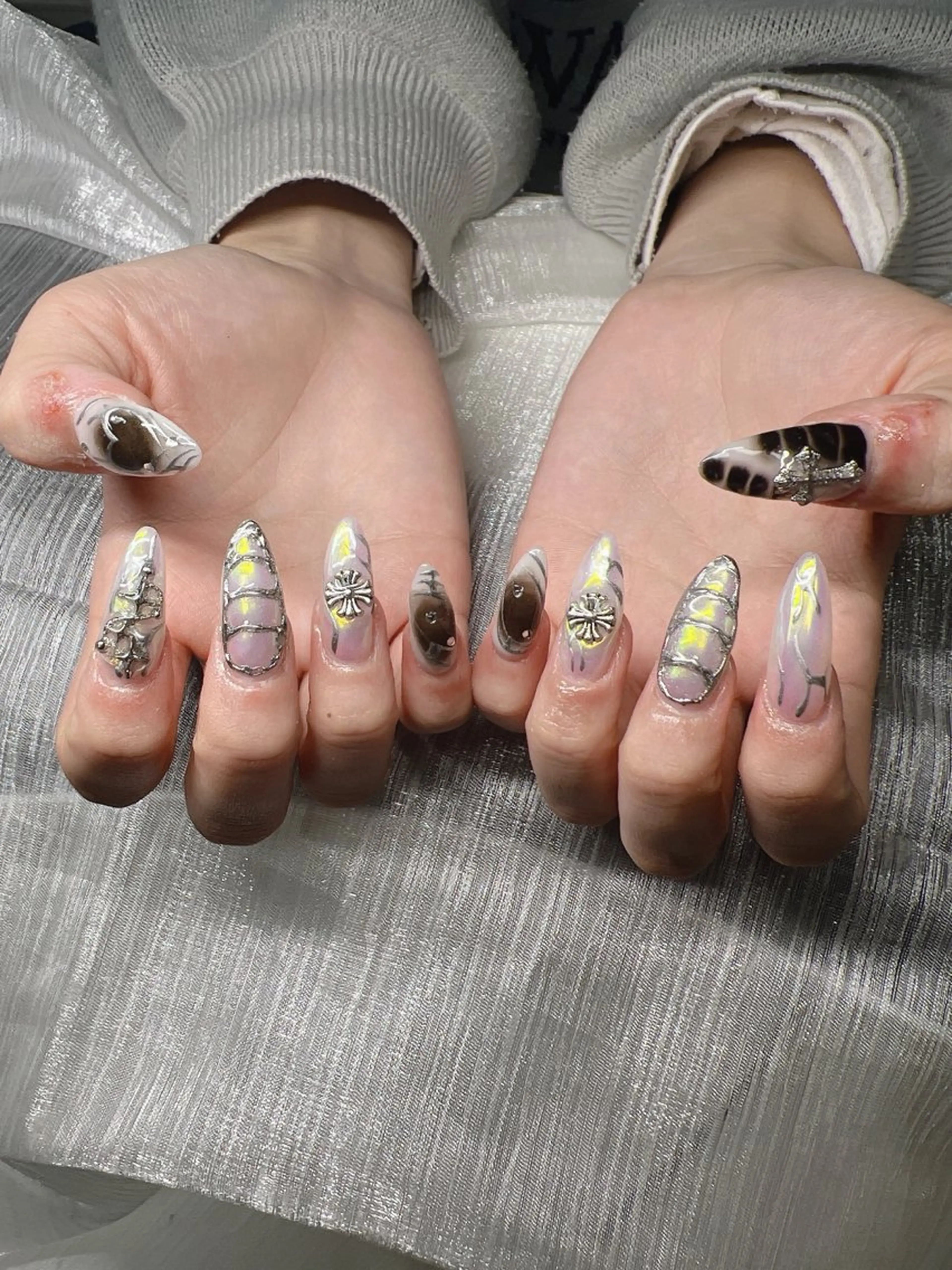 ネイル オーロラネイル チークネイル 長さ出し フットネイル フレンチネイル ハンドネイル Lee Nailsのネイルデザイン