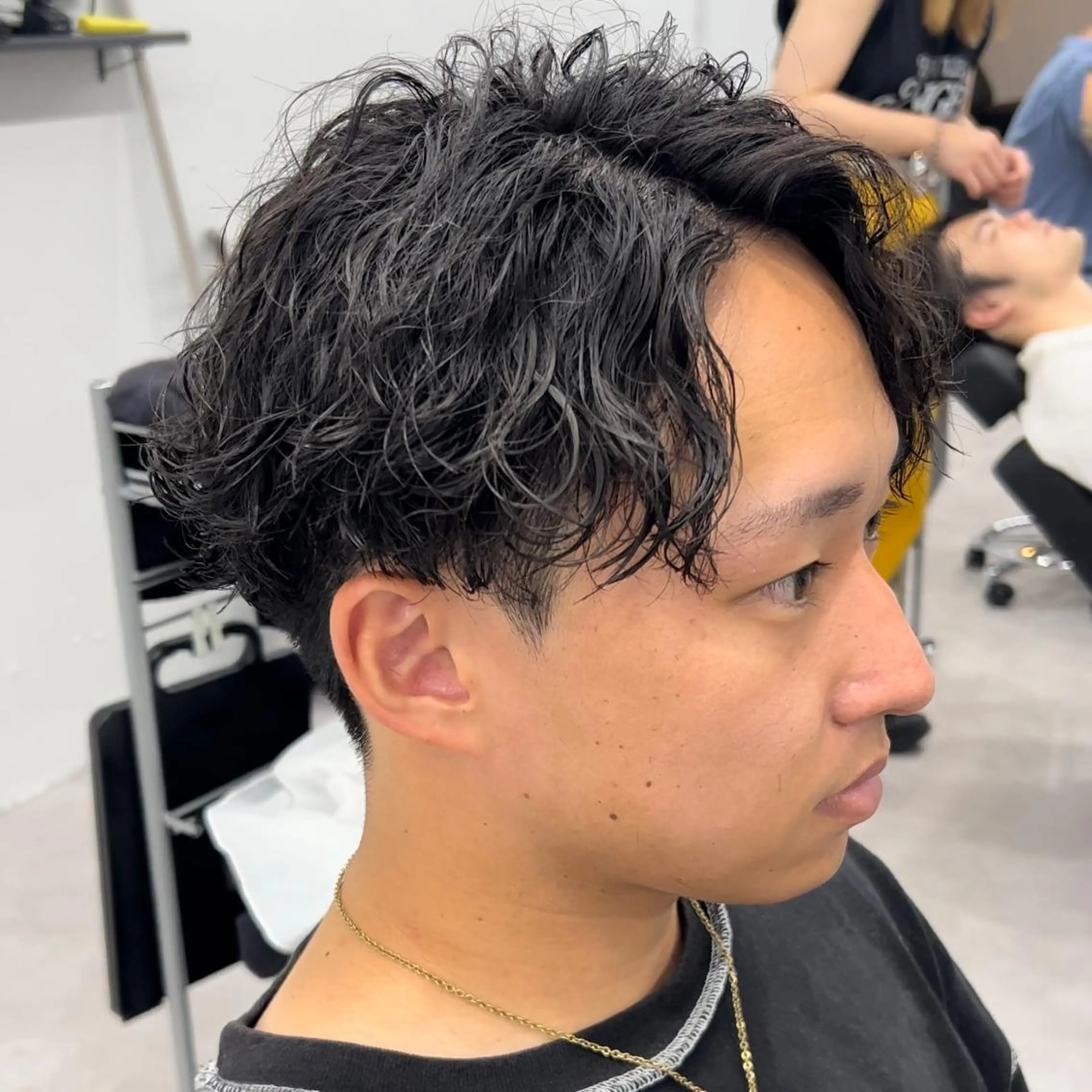 パーマ メンズ アイブロウ 曲がる縮毛矯正 LIBER 　岩名のヘアスタイル