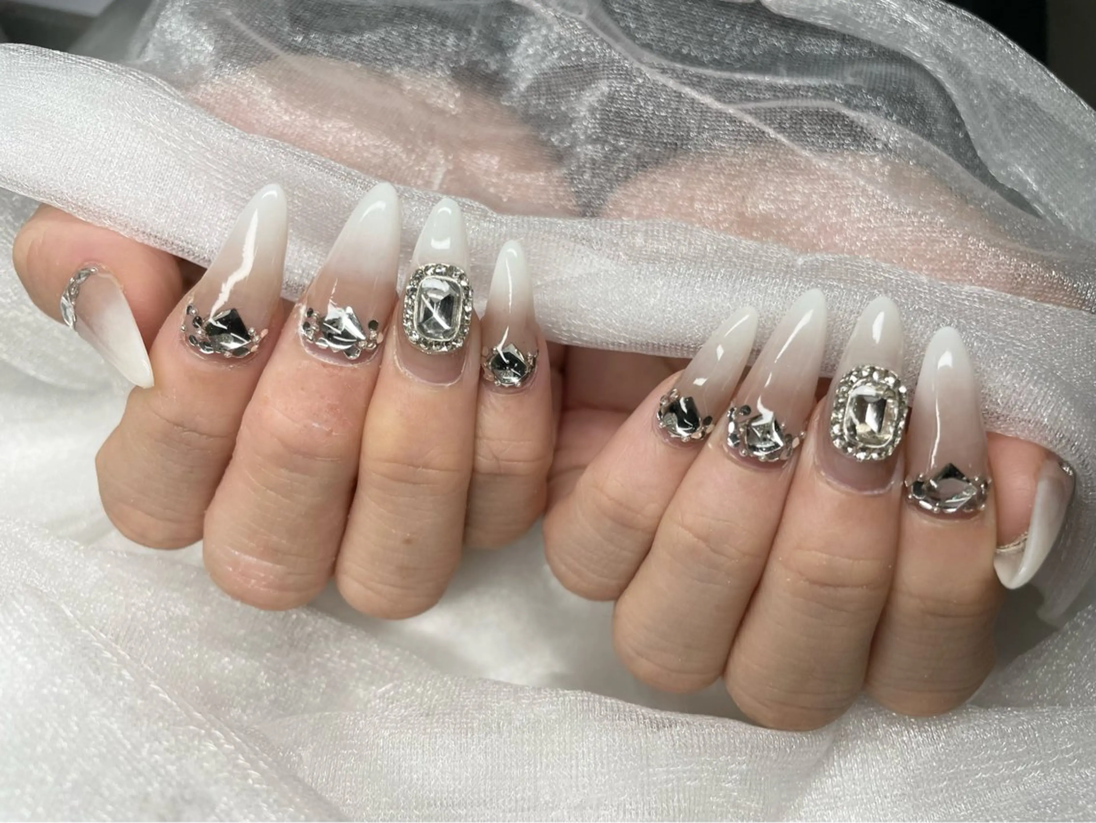 ネイル ハンドネイル Roi〈ロワ〉 Minakoのネイルデザイン