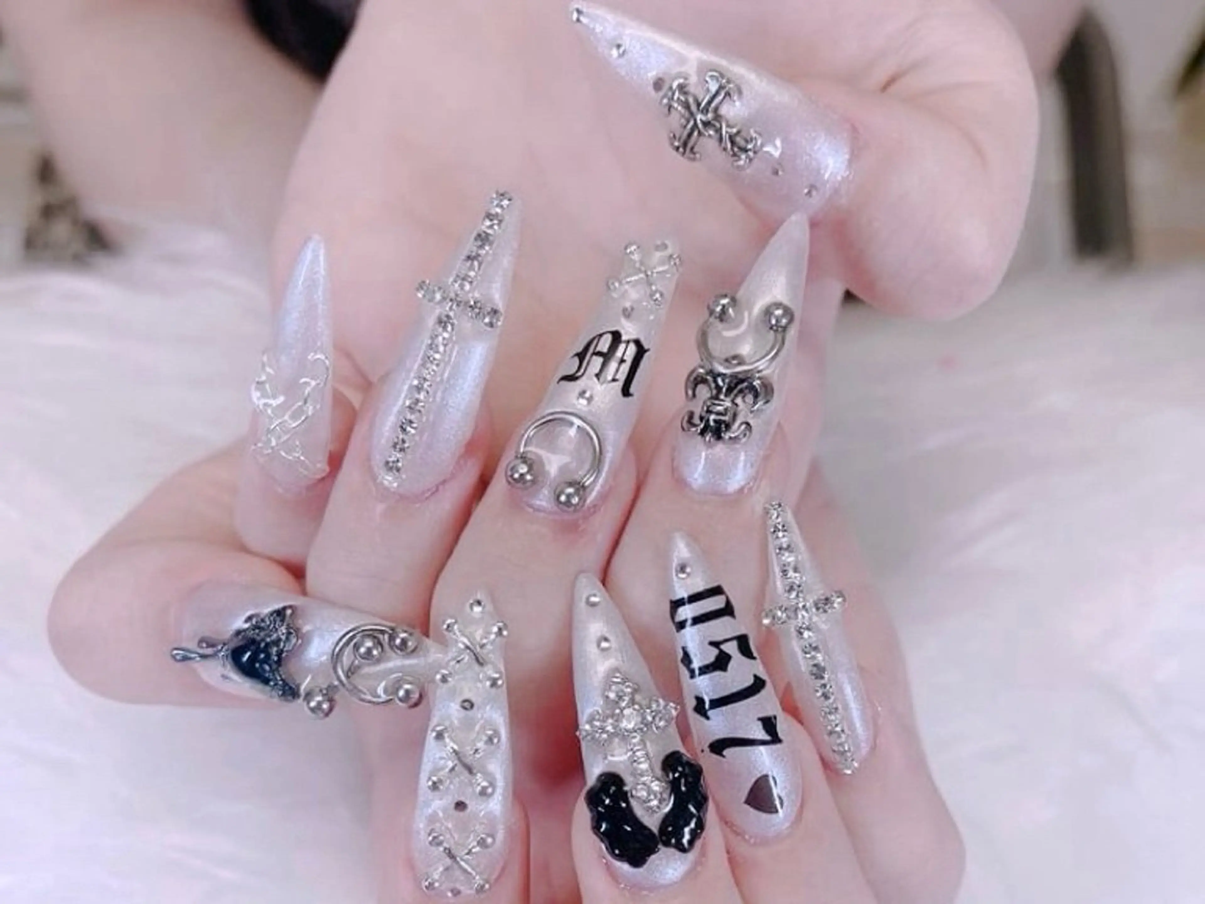 ネイル キラキラネイル 韓国ネイル スカルプネイル ハンドネイル MoMoA Nail ネイル長さ出し専門店のネイルデザイン