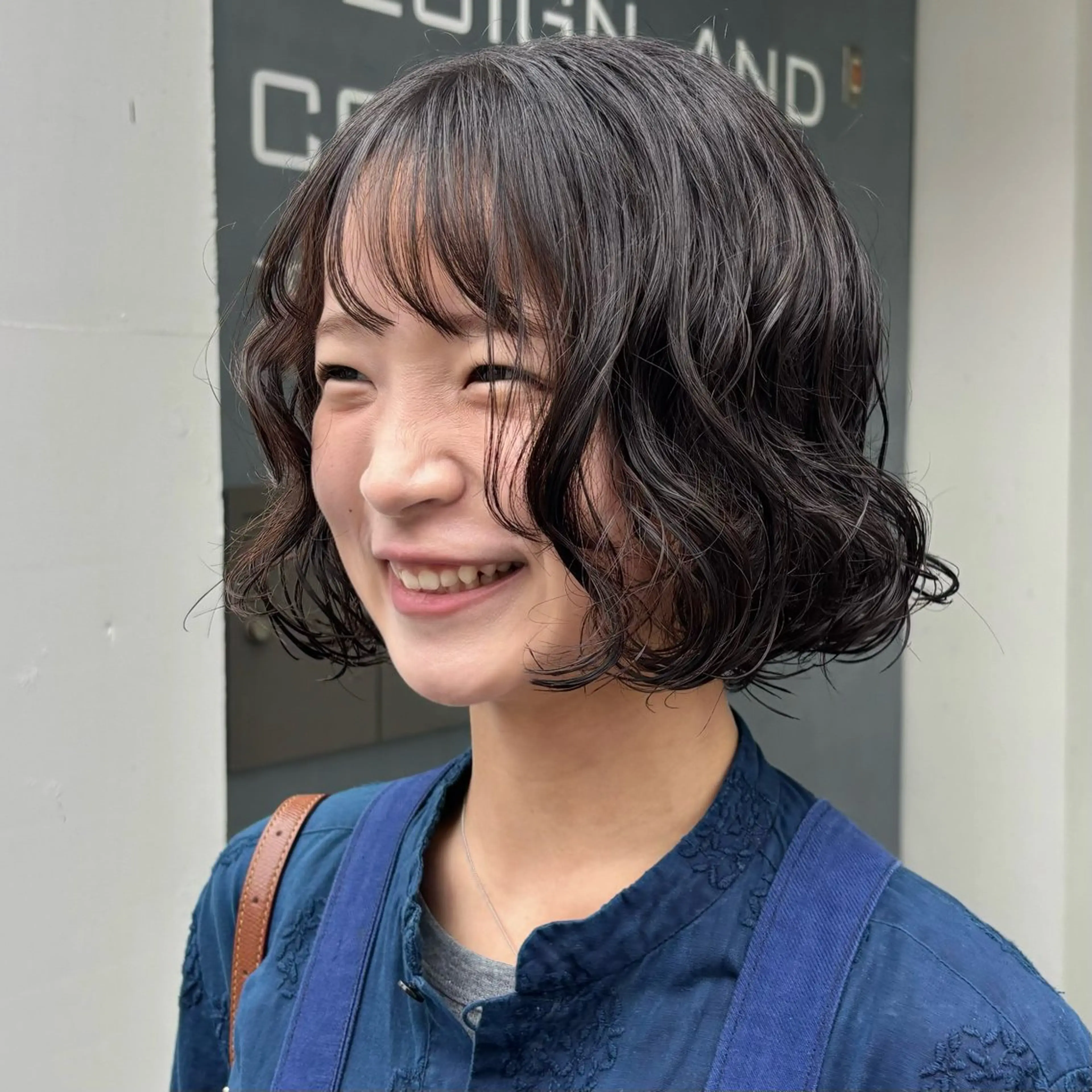 ミディアム カット パーマ トリートメント 盛れる透明感カラー・ momokaのヘアスタイル