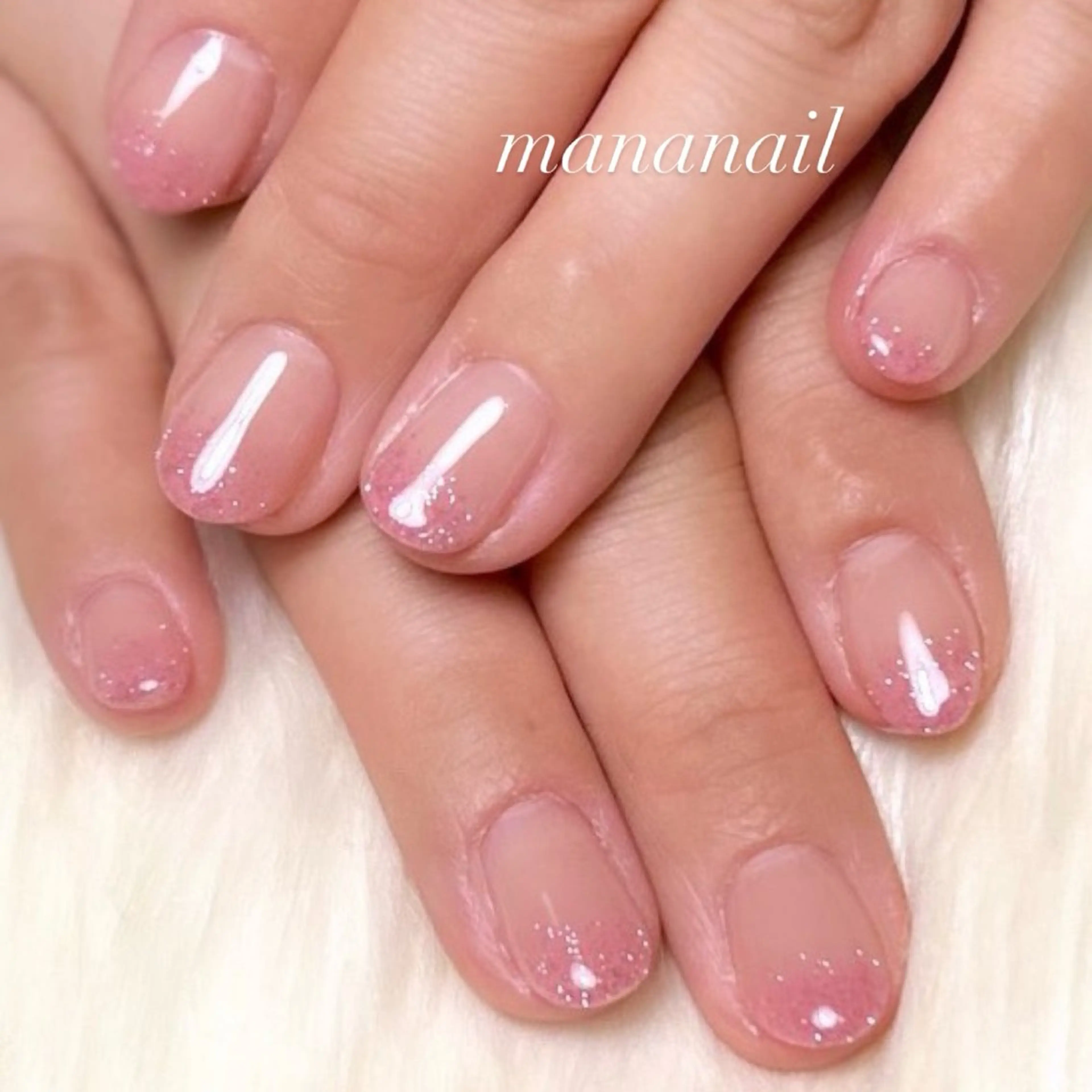 ネイル フラッシュネイル ラメ(グリッター) ラメグラデーション オフィスネイル ピンク mananail マナネイルのネイルデザイン