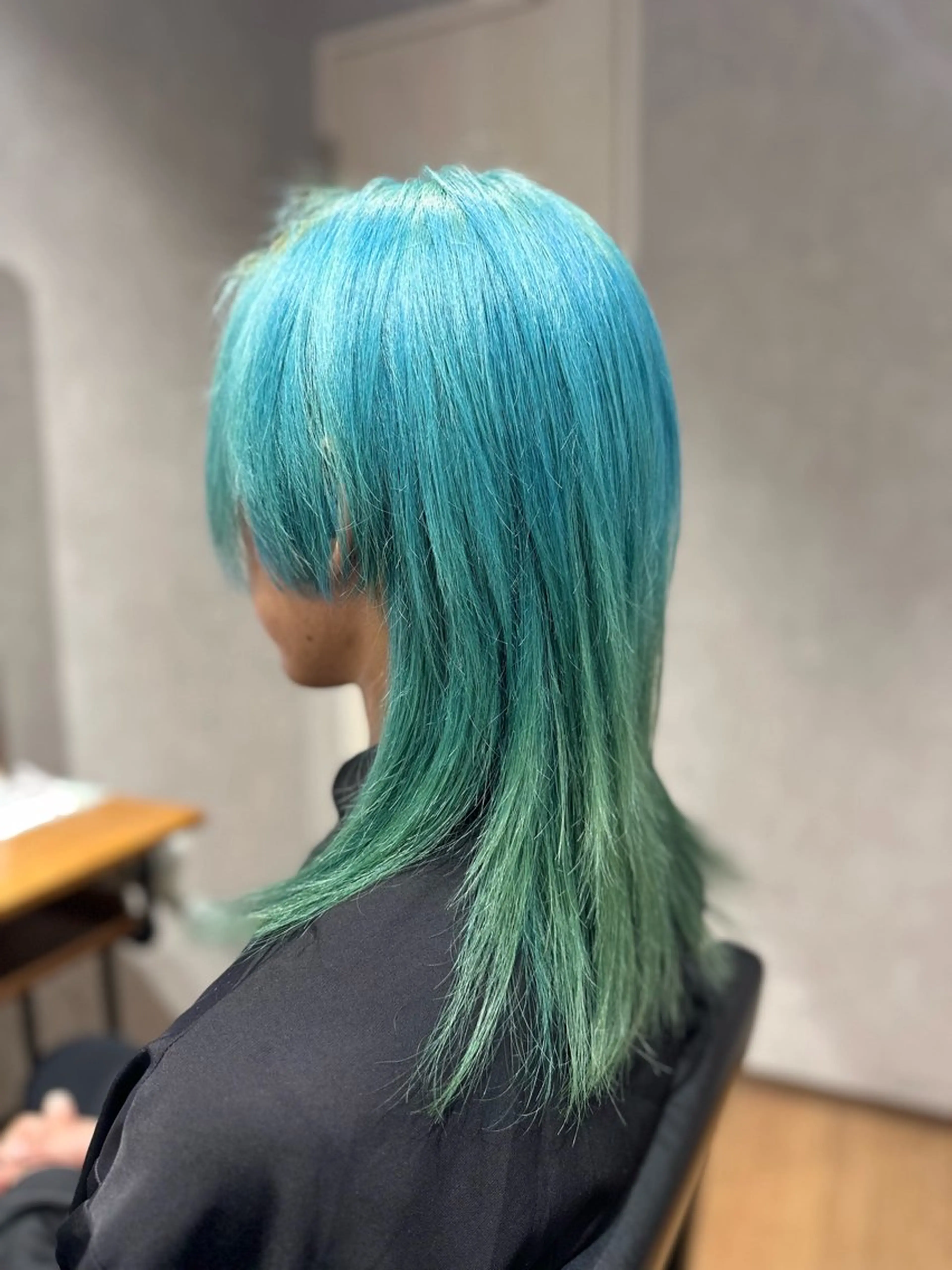 セミロング ヘアカラー ✂️秋葉原 🤍YURI🤍のヘアスタイル