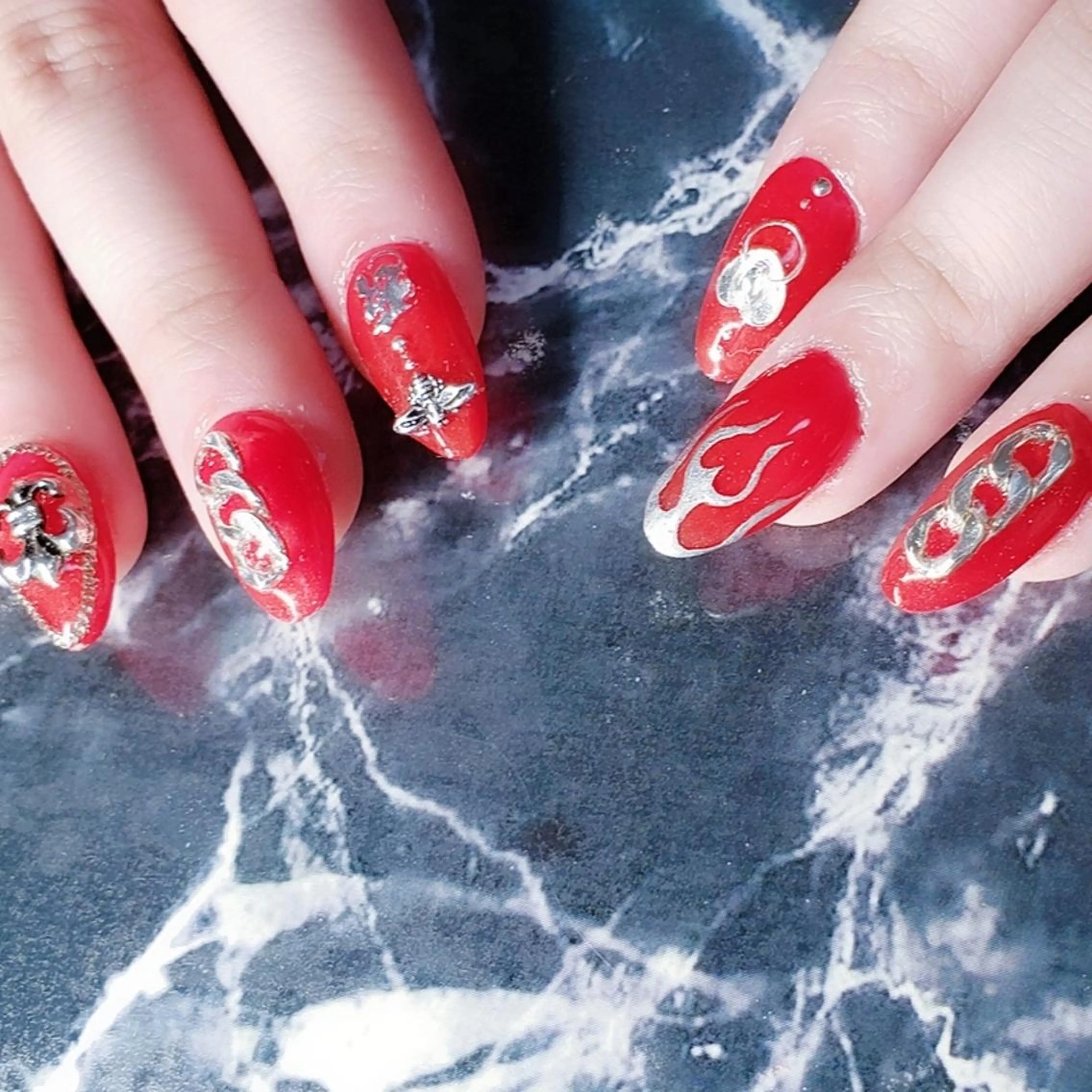 ショート ネイル ハンドネイル クロキ 。のネイルデザイン