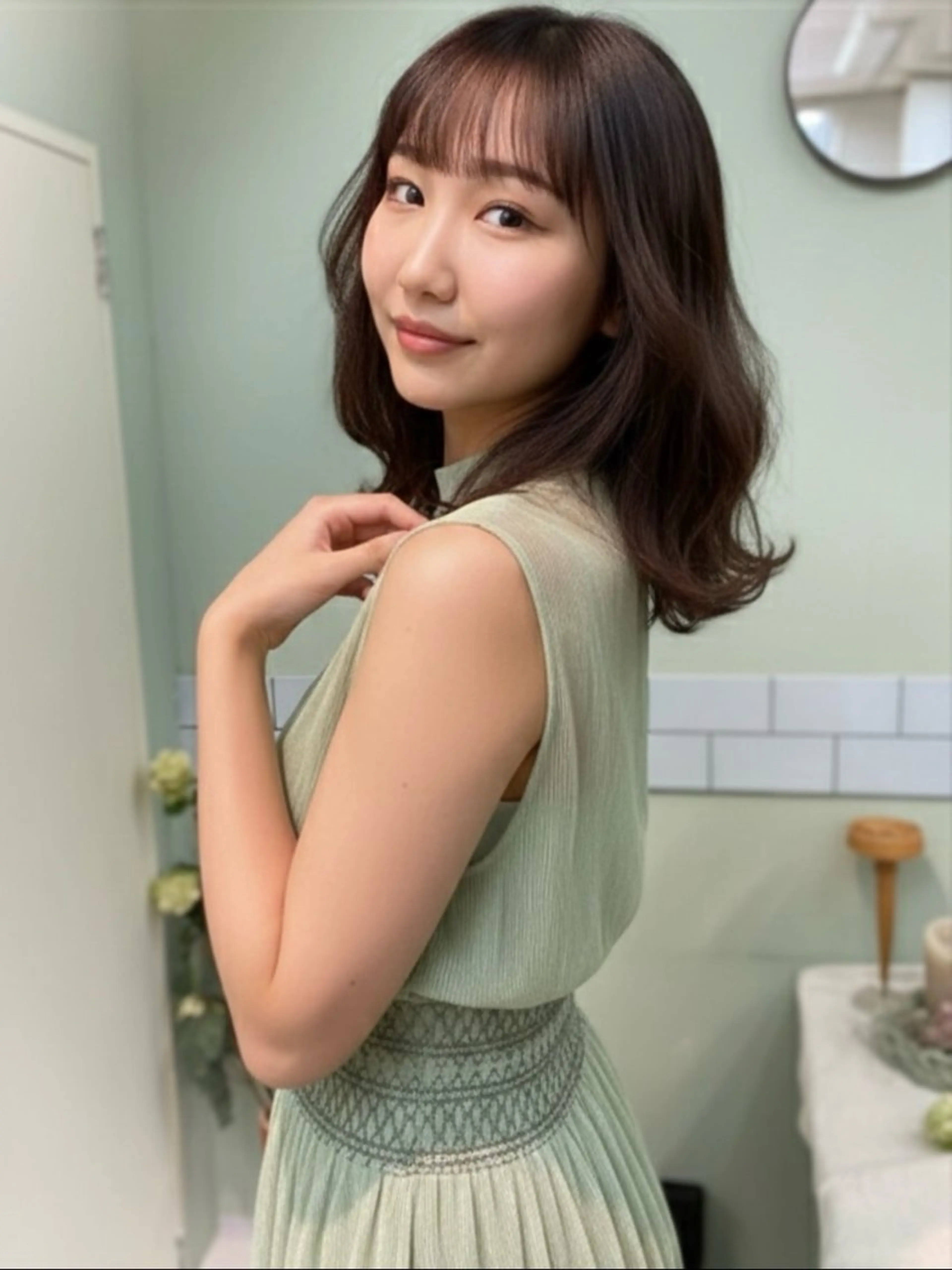 ミディアム カラー ブラウンカラー カット ヘアカラー トリートメント 髪質改善ｶﾗｰ ｹｱﾌﾞﾘｰﾁ/ﾀﾑのヘアスタイル