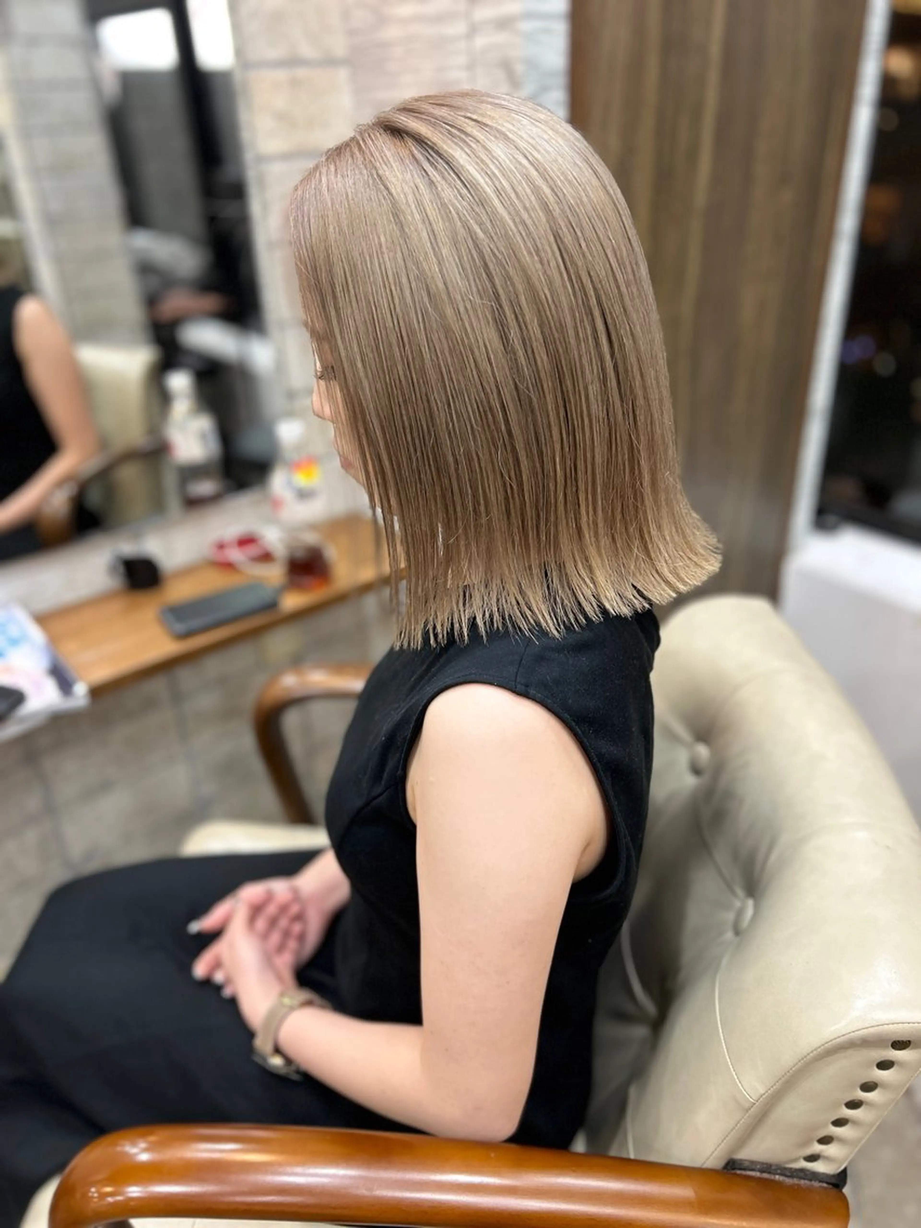 ミディアム カラー 切りっぱなしボブ ボブ カット ヘアカラー トリートメント グランルシア梅田所属・女性指名人気no.1 尾崎のヘアスタイル