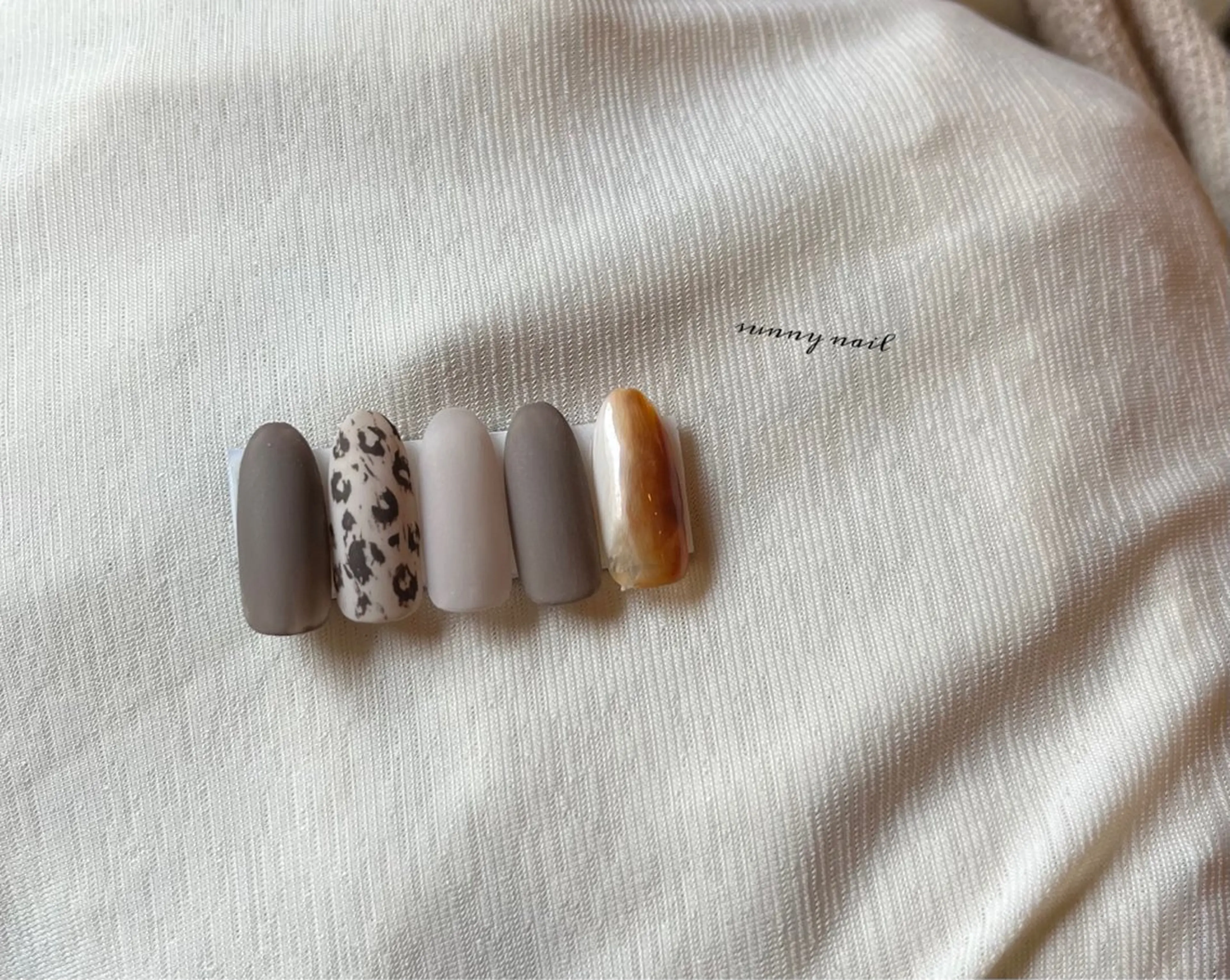 ネイル アニマル柄 ジェルネイル マットネイル パラジェル sunny nailのネイルデザイン