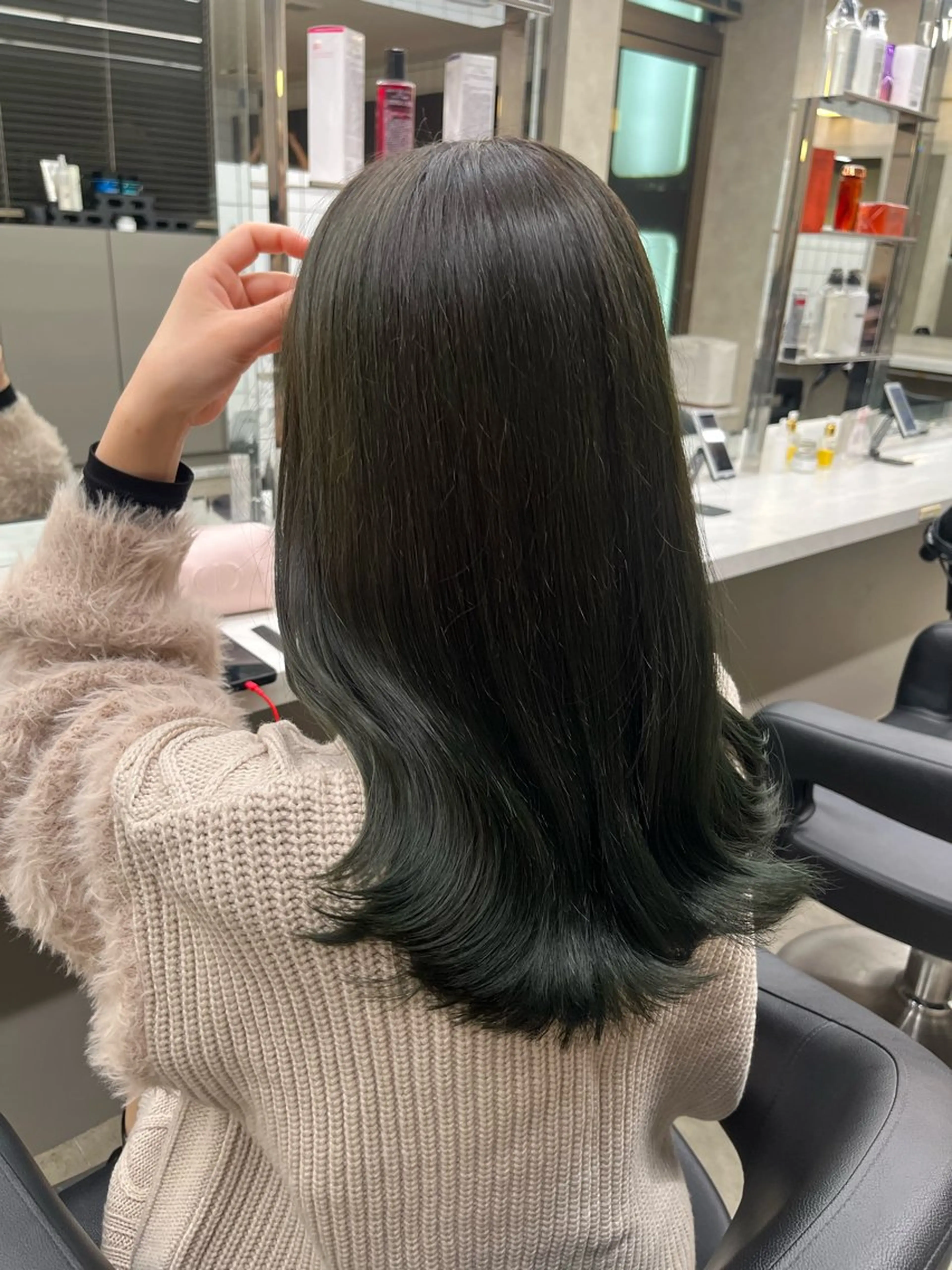 セミロング 寒色＆ブリーチ特化 寒色MiOのヘアスタイル