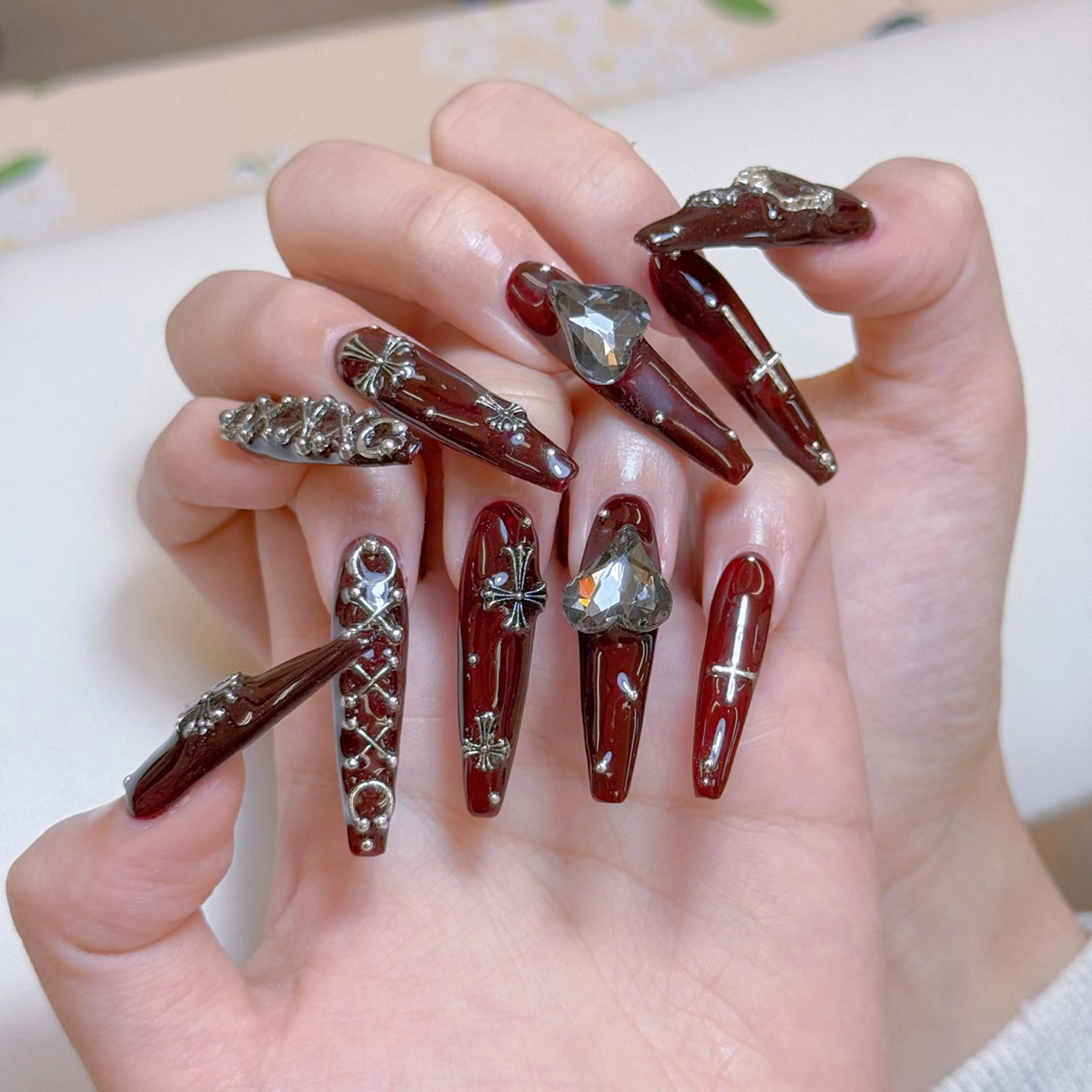 ネイル ハンドネイル ミン ゴテゴテネイルのネイルデザイン