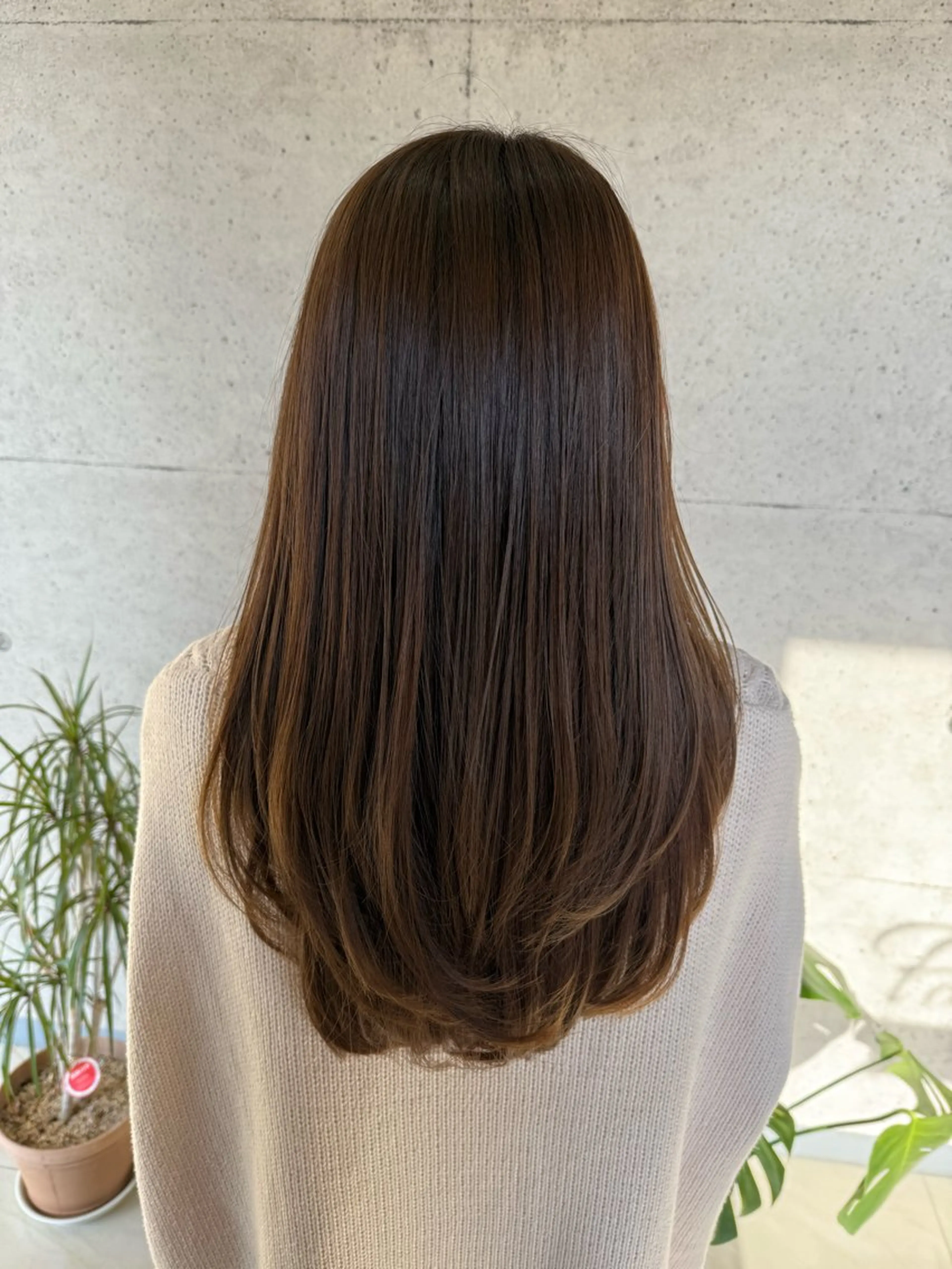 ロング カラー ベージュカラー オリーブベージュ 顔周りカット レイヤーカット 廣瀬 愛のヘアスタイル