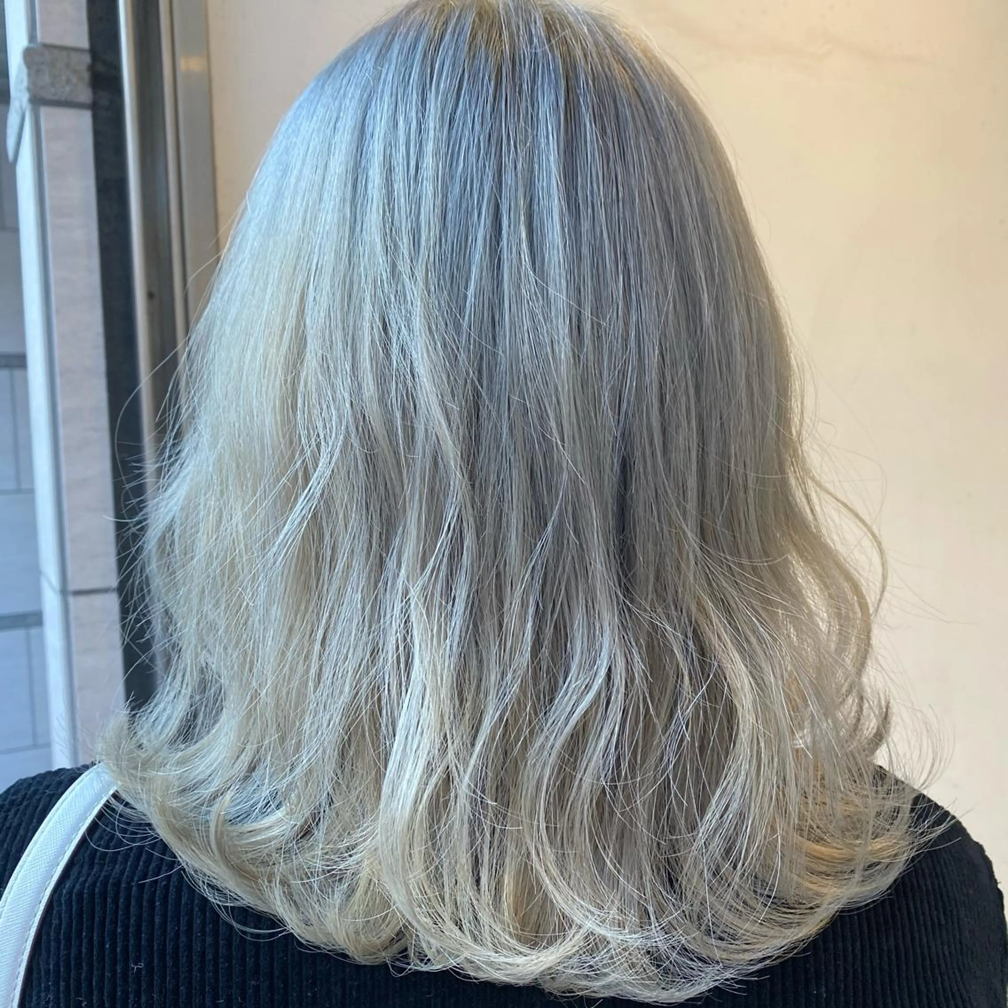 ミディアム カラー ブリーチ ブロンド ホワイトブロンド ヘアカラー トリートメント 💚 nao💚のヘアスタイル