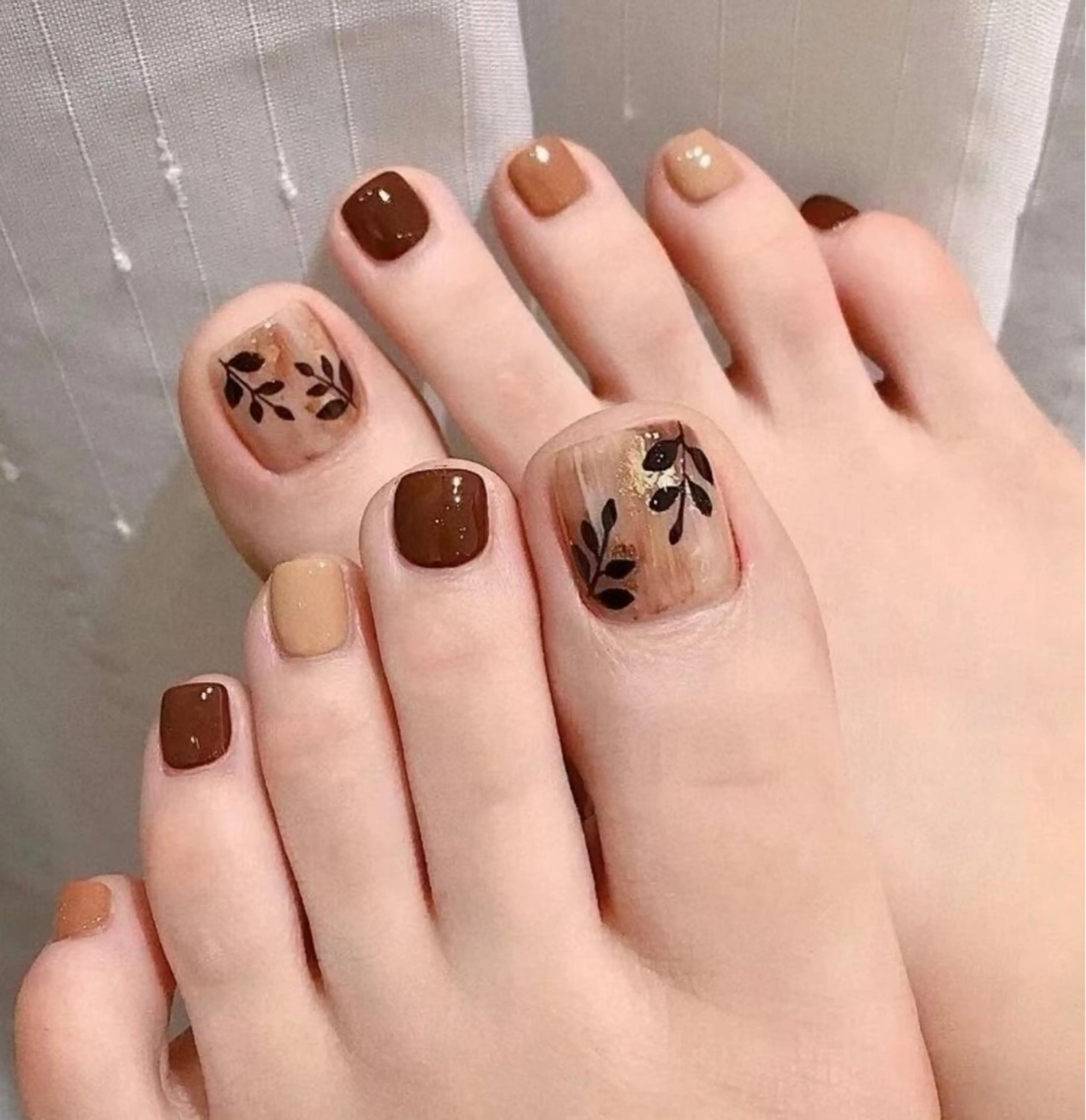 ネイル フットネイル 花花 ネイルサロンのネイルデザイン