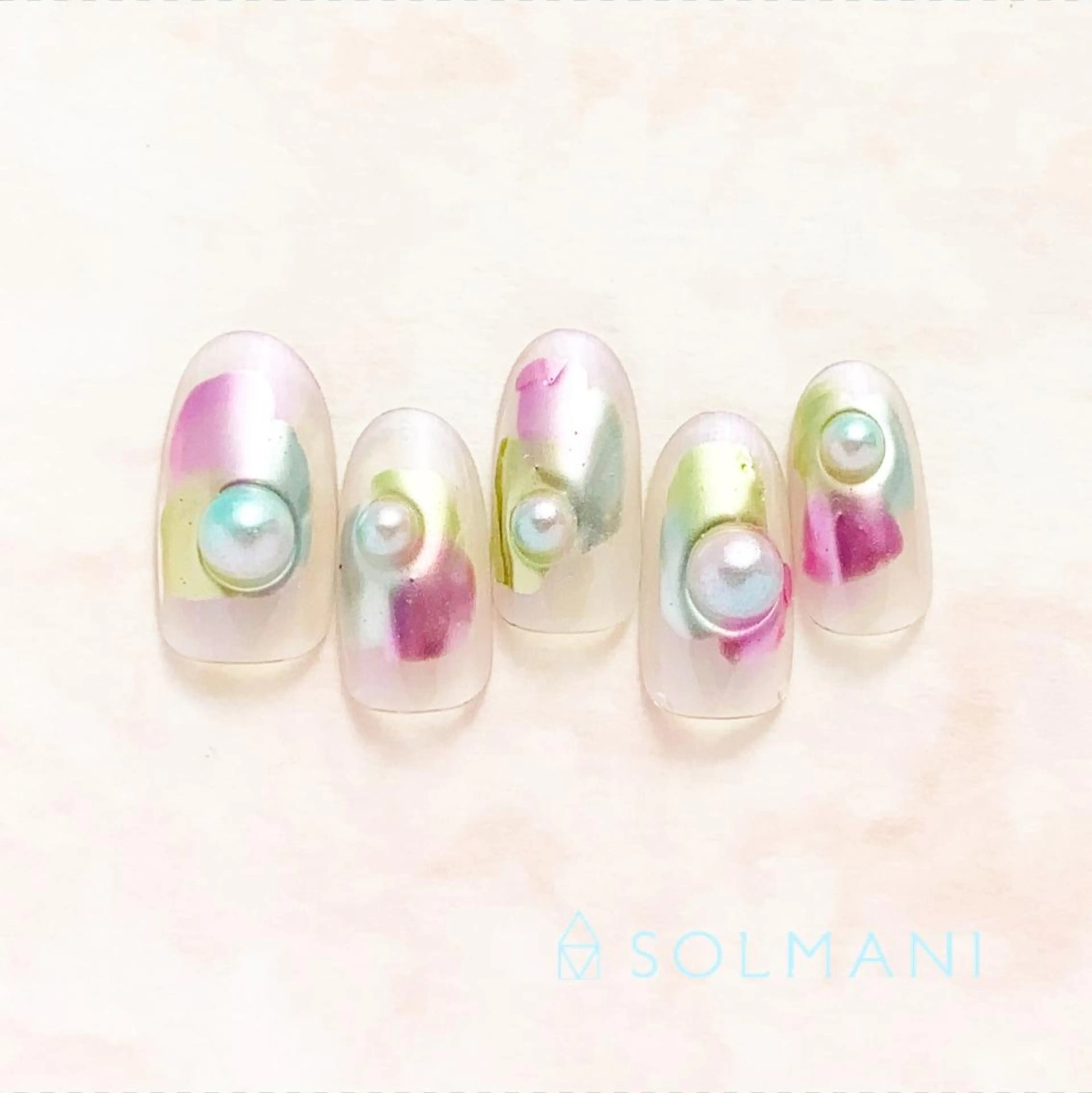 ネイル ニュアンスネイル SOLMANI 予約担当のネイルデザイン