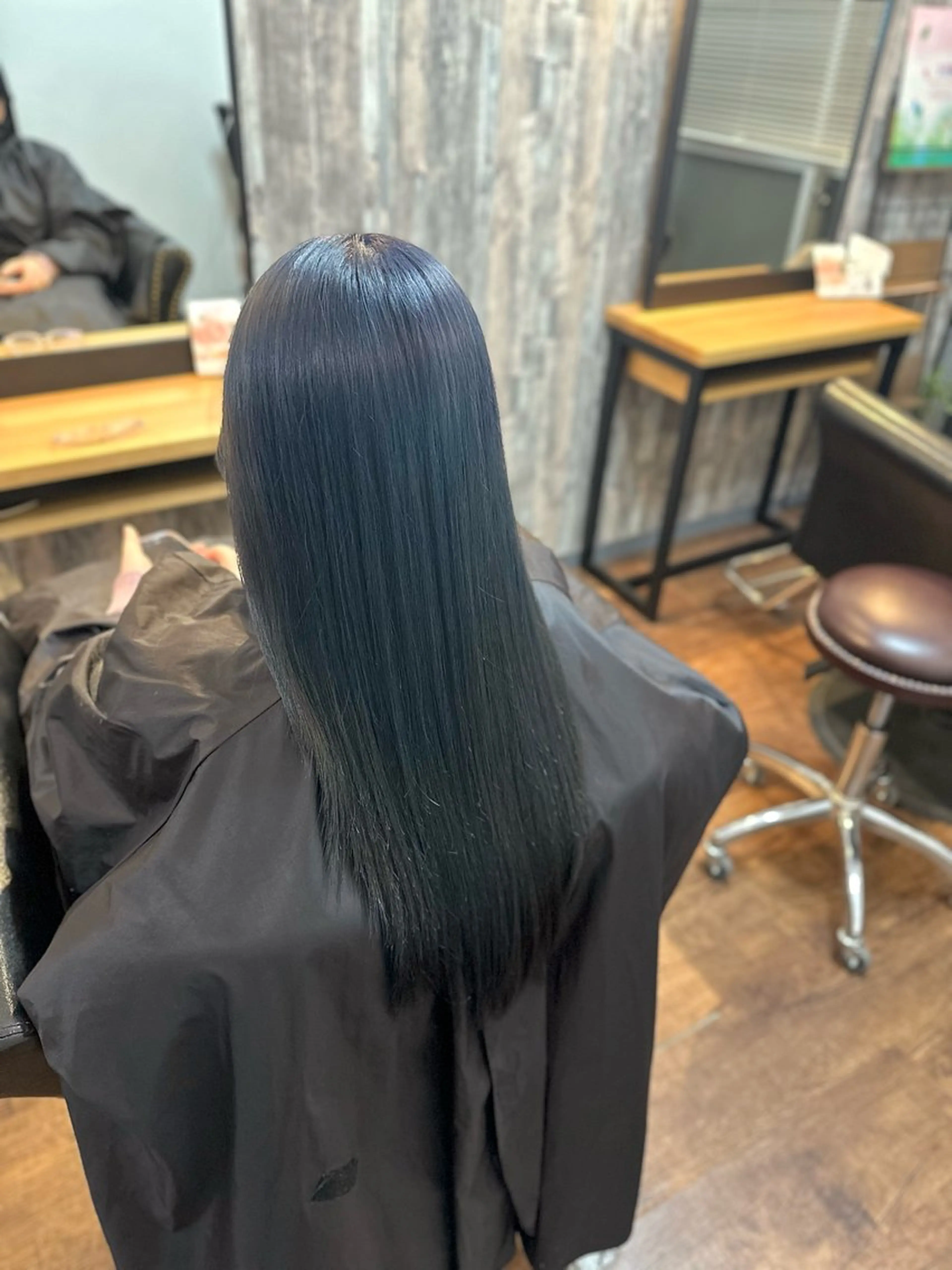 ロング カラー ネイビーカラー カット ヘアカラー トリートメント Lizir  ルズィール所属・Luzir⭐︎ GEN⭐︎のヘアスタイル