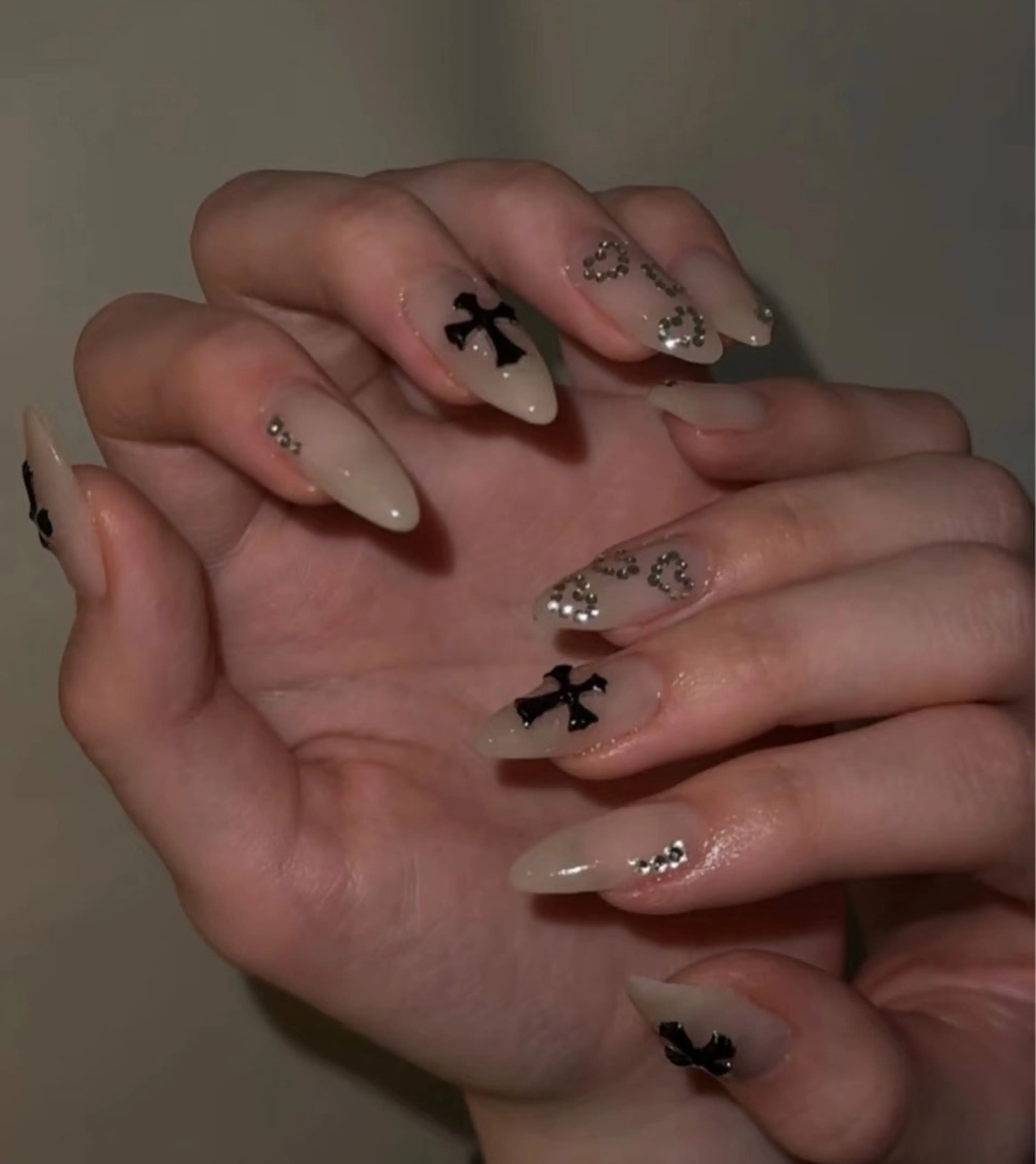 ネイル ジェルネイル ハロウィン マグネットネイル ストーンネイル ハンドネイル 🎀MIYUKI Salon🎀のネイルデザイン