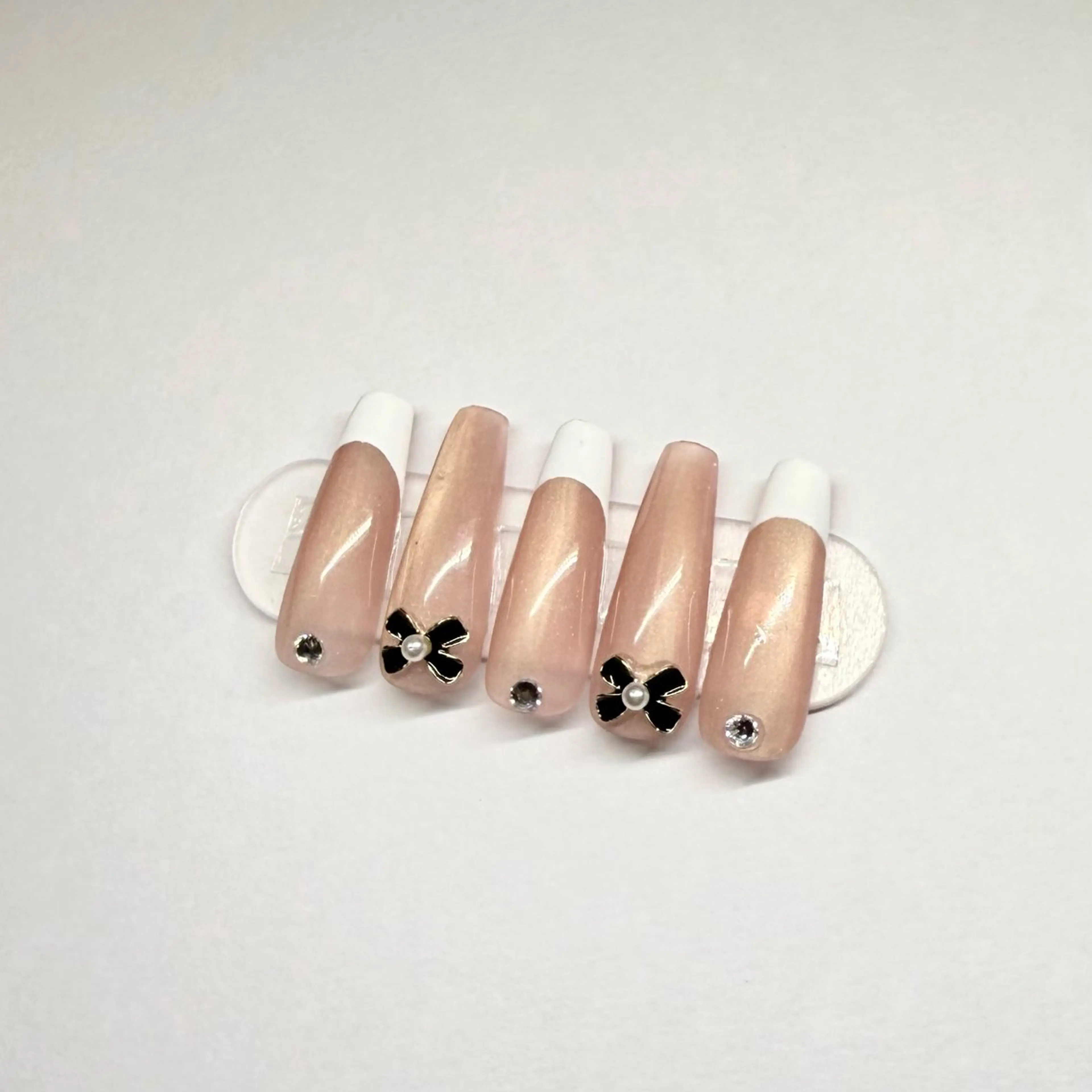 ネイル フレンチネイル マグネットネイル マグネットフレンチ ハンドネイル ゆうな agehaネイルのネイルデザイン