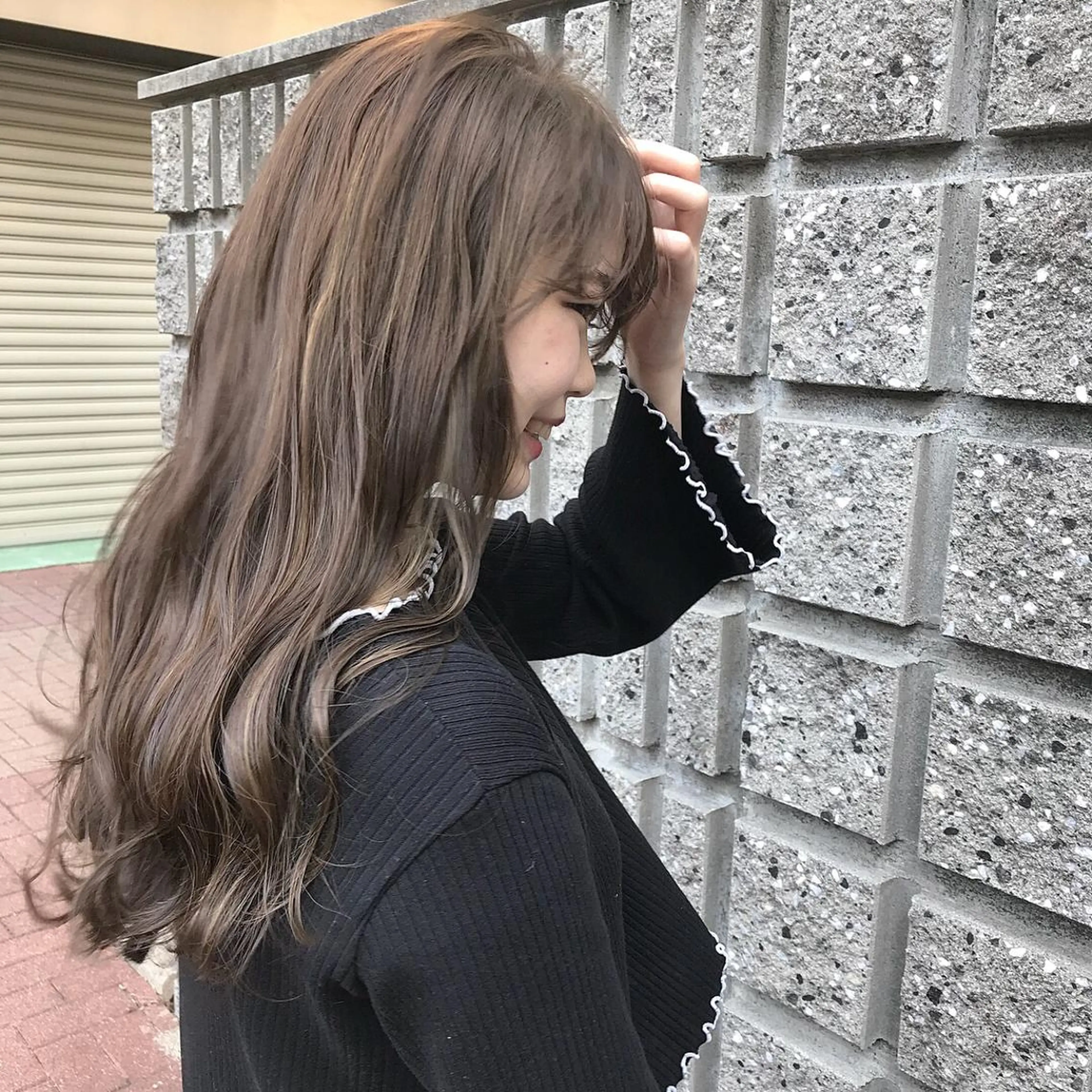 ロング カラー ベージュカラー ハイライトカラー オリーブベージュ ハイライト ヘアカラー トリートメント レイヤー/顔周り /AKARIのヘアスタイル