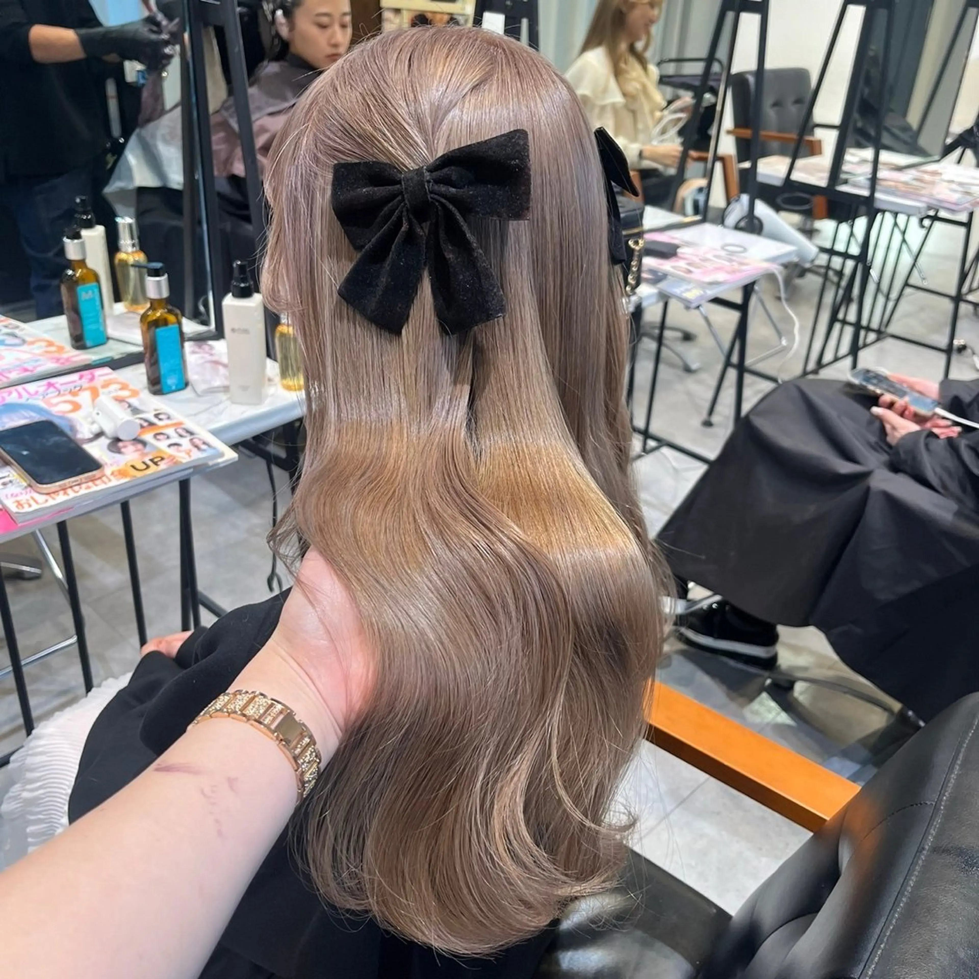 ロング カラー ベージュカラー ブリーチ ミルクティーベージュ ‎Lby home 🪽mikuのヘアスタイル