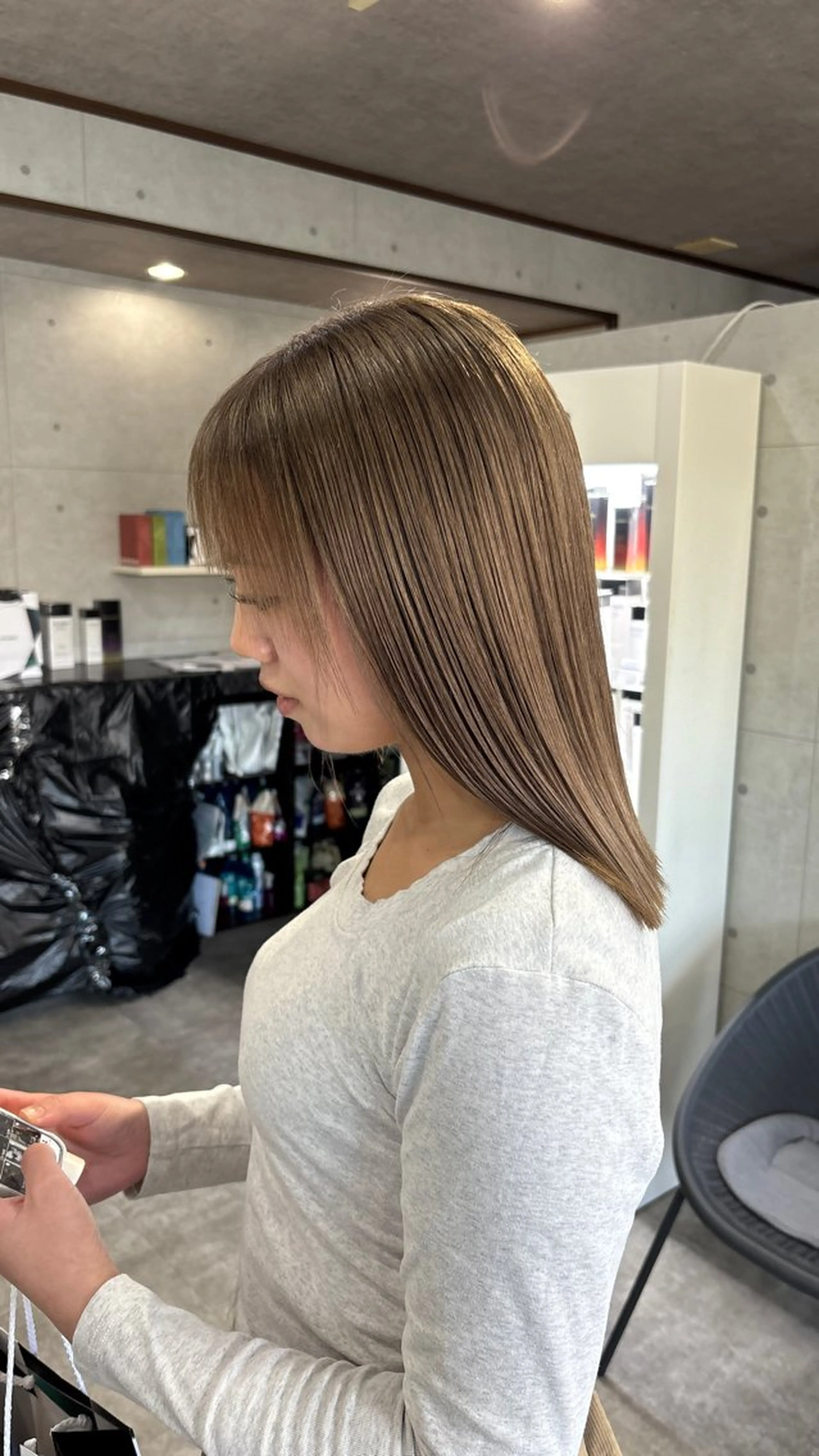 ミディアム ボブ くびれヘア くせ毛 髪質改善 切りっぱなしロブ カット ヘアカラー REVE所属・REVE 【外国人風カラー】のヘアスタイル