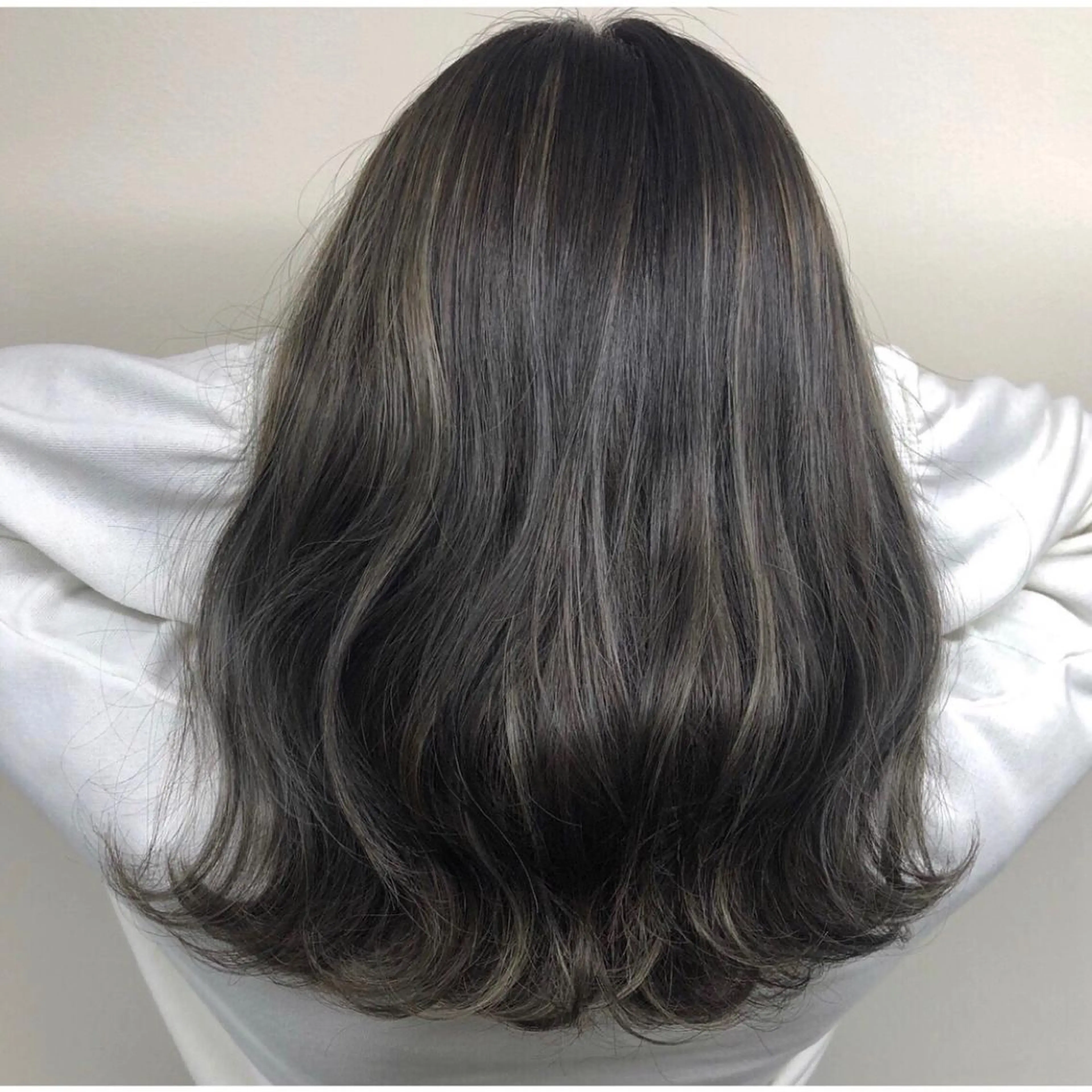 ミディアム カラー グレージュ ハイライトカラー ハイライト La fith hair letter所属・Lafith住道 TATSUYAのヘアスタイル