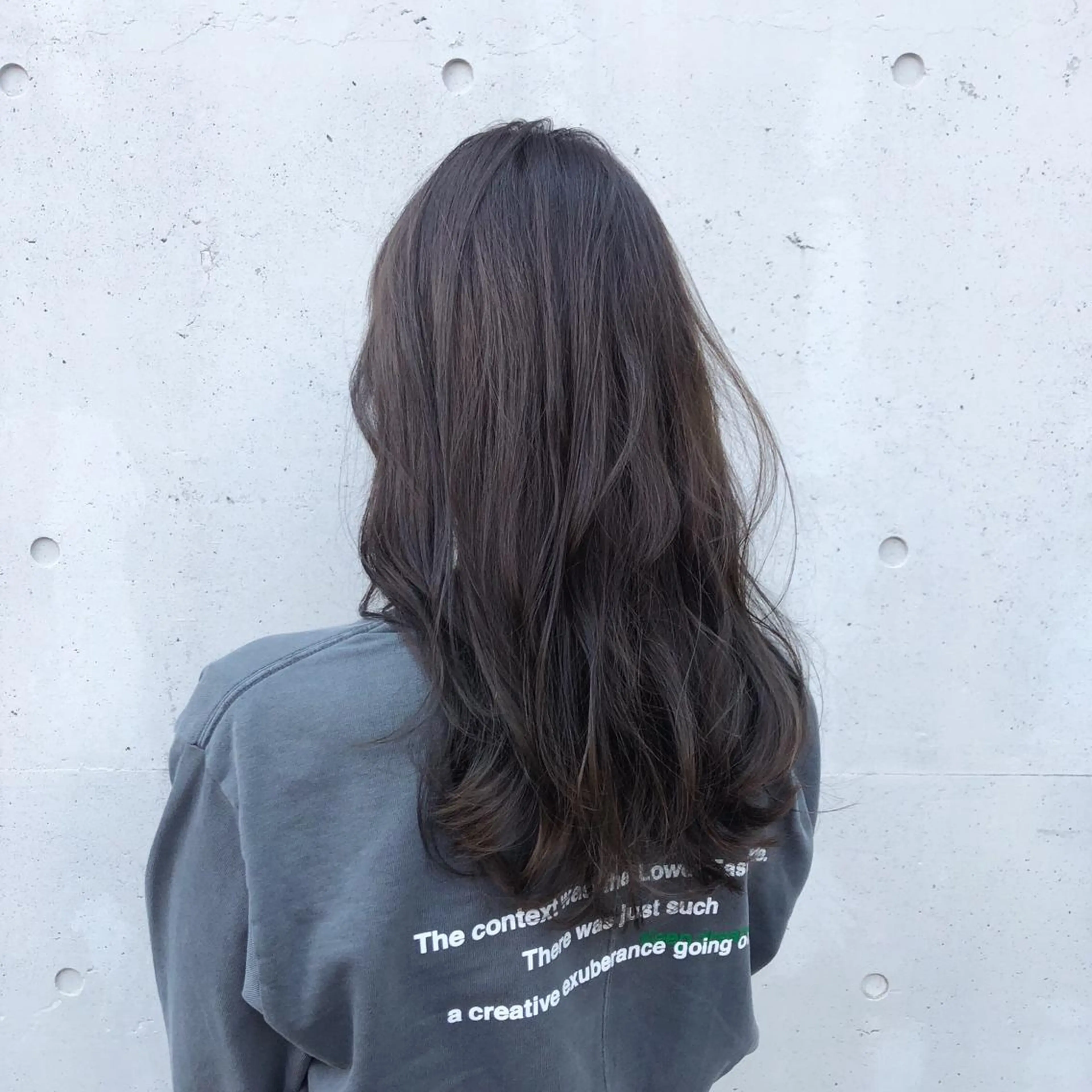 ロング カラー ヘアアレンジ ベージュカラー 透明感カラー オリーブベージュ カット ヘアカラー トリートメント 酸性縮毛矯正🧴韓国 レイヤー/髪質改善のヘアスタイル