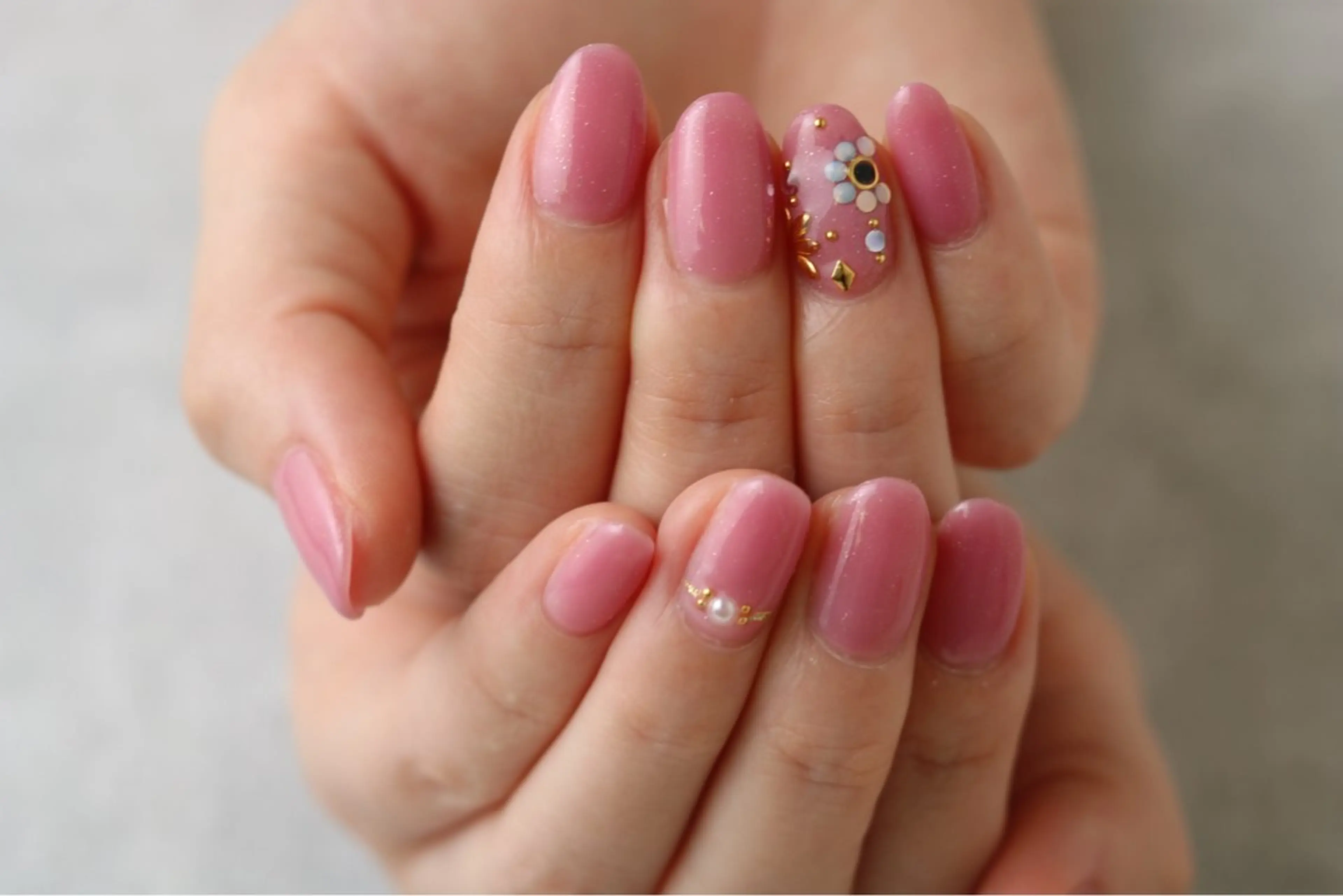 ネイル ワンカラーネイル ストーンネイル manitoi所属・manitoi Nishimotoのネイルデザイン