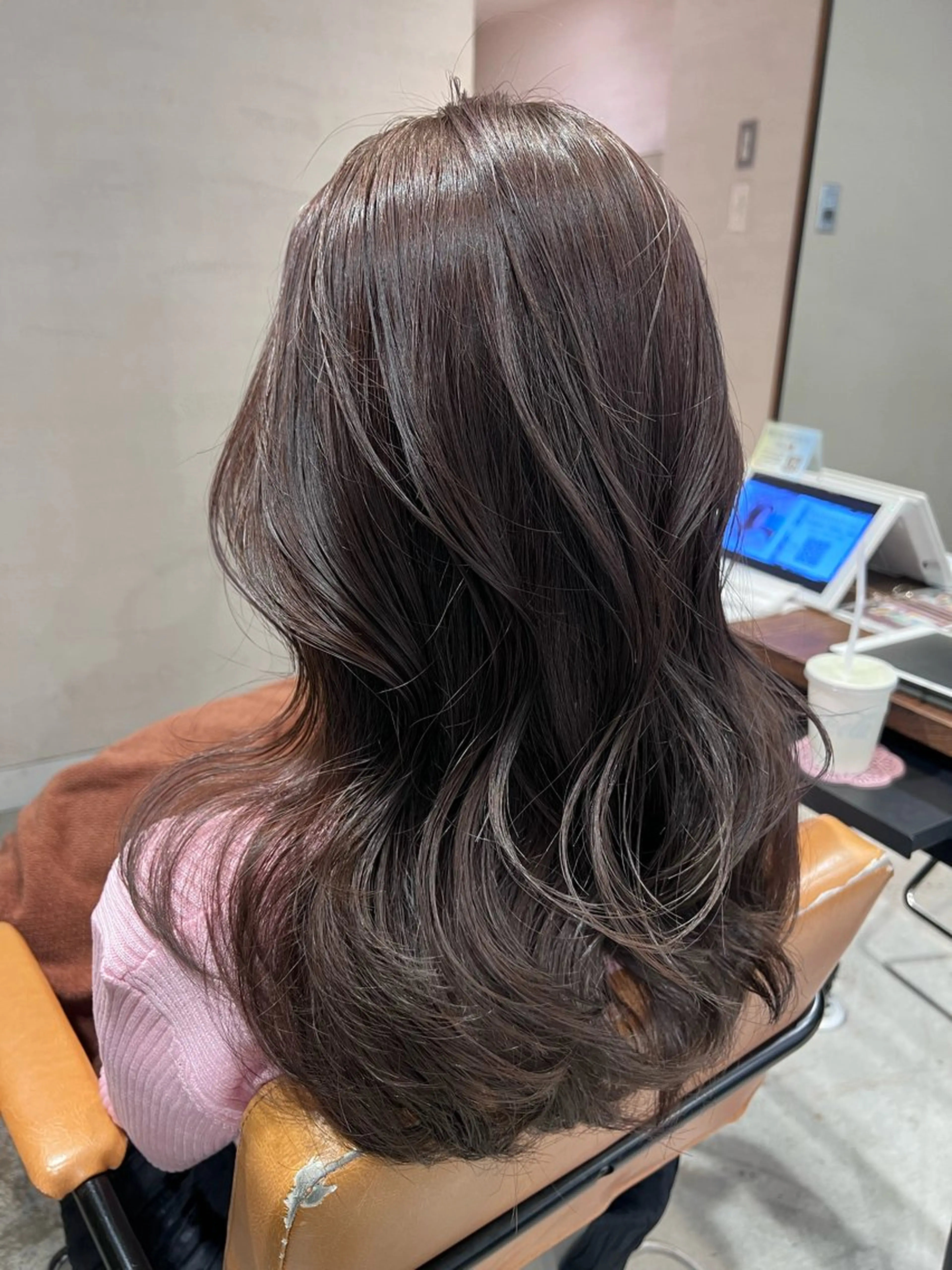 ロング カラー 岡部 未咲希のヘアスタイル