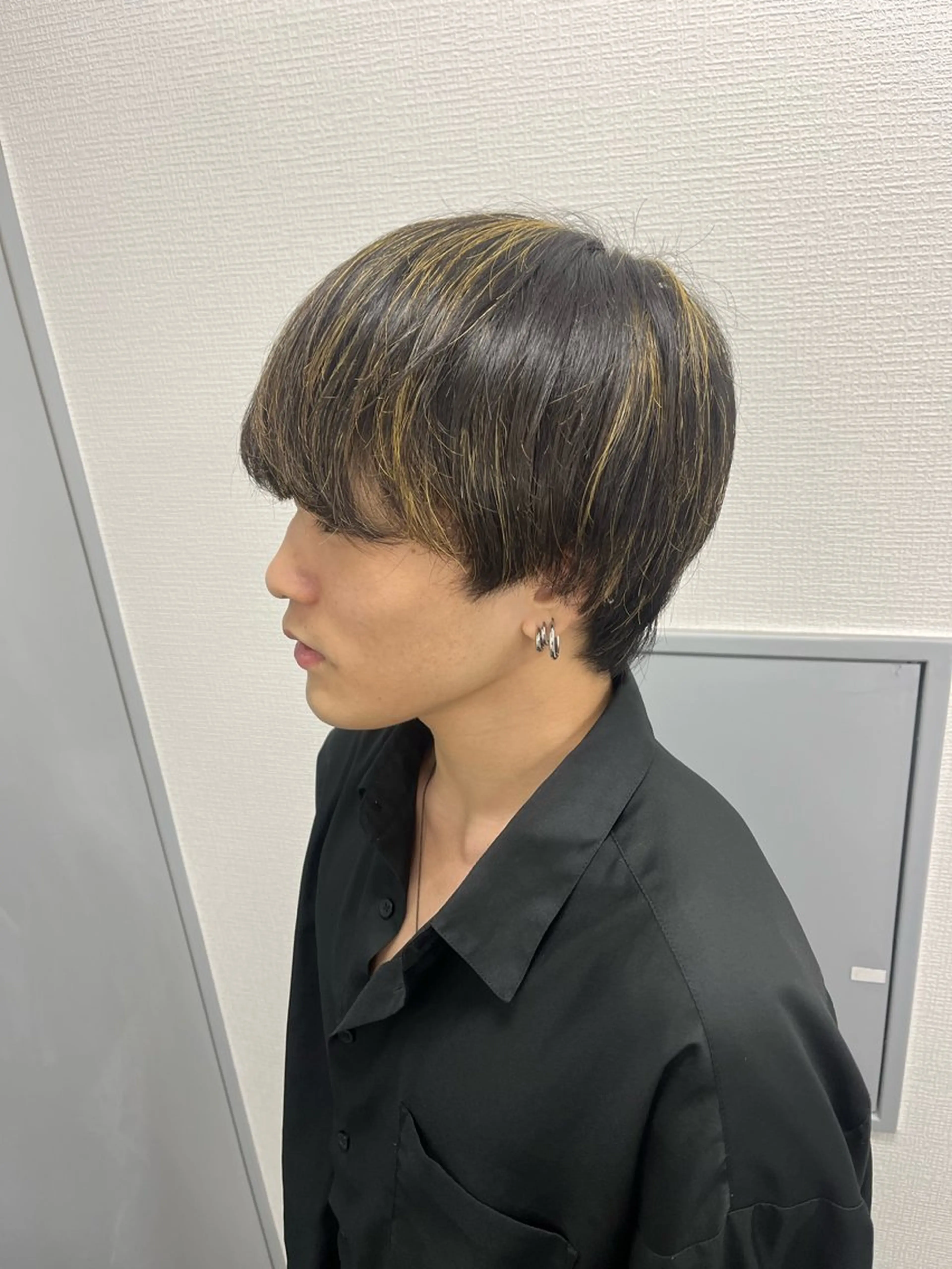 カラー メンズ メンズメッシュ 黒髪 デザインカラー メッシュ 大人上品ベージュ 🎀HARUNAのヘアスタイル