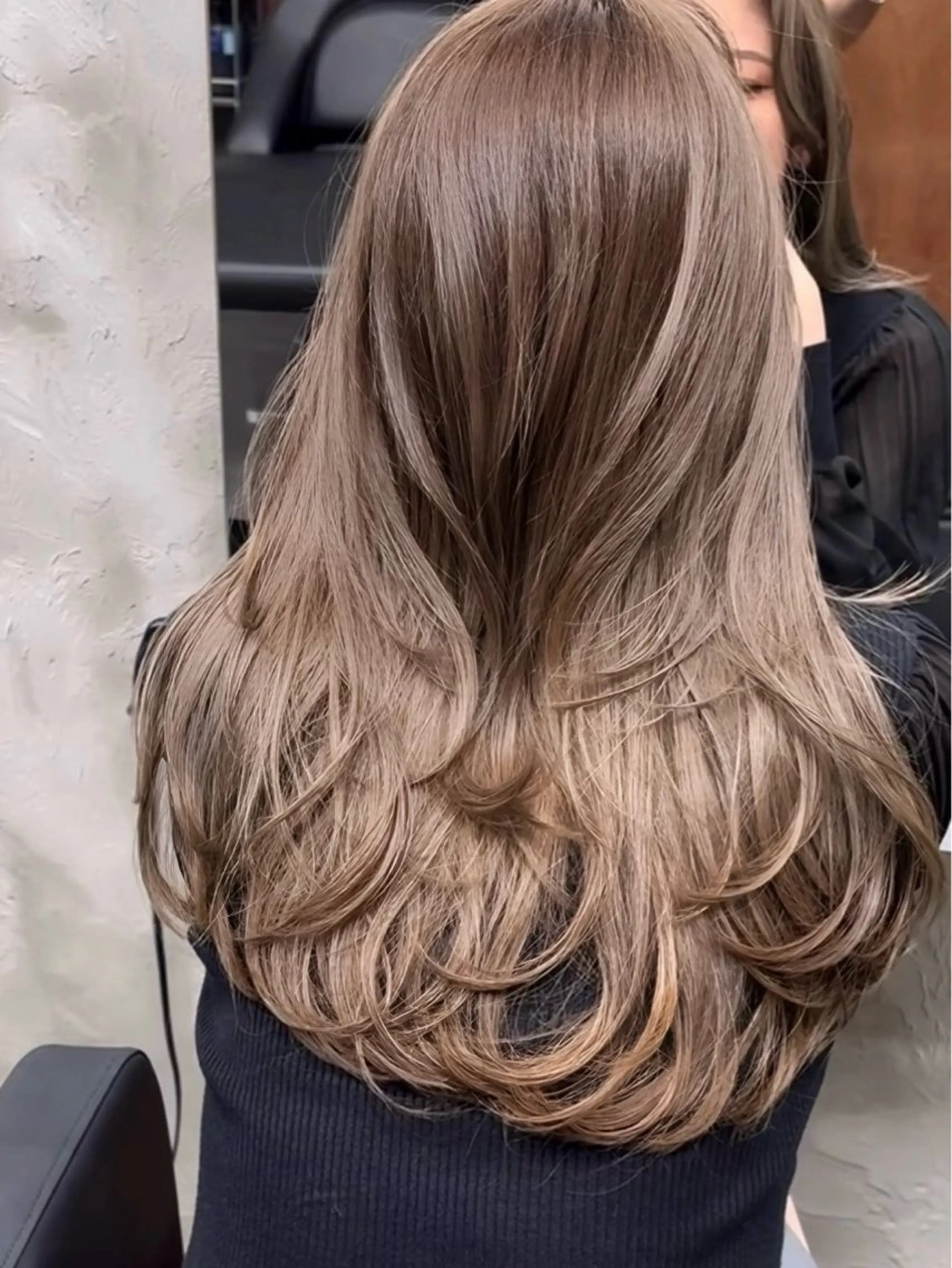 ミディアム カラー ヘアカラー トリートメント ハイライト、レイヤー カット/西梅田/中西のヘアスタイル