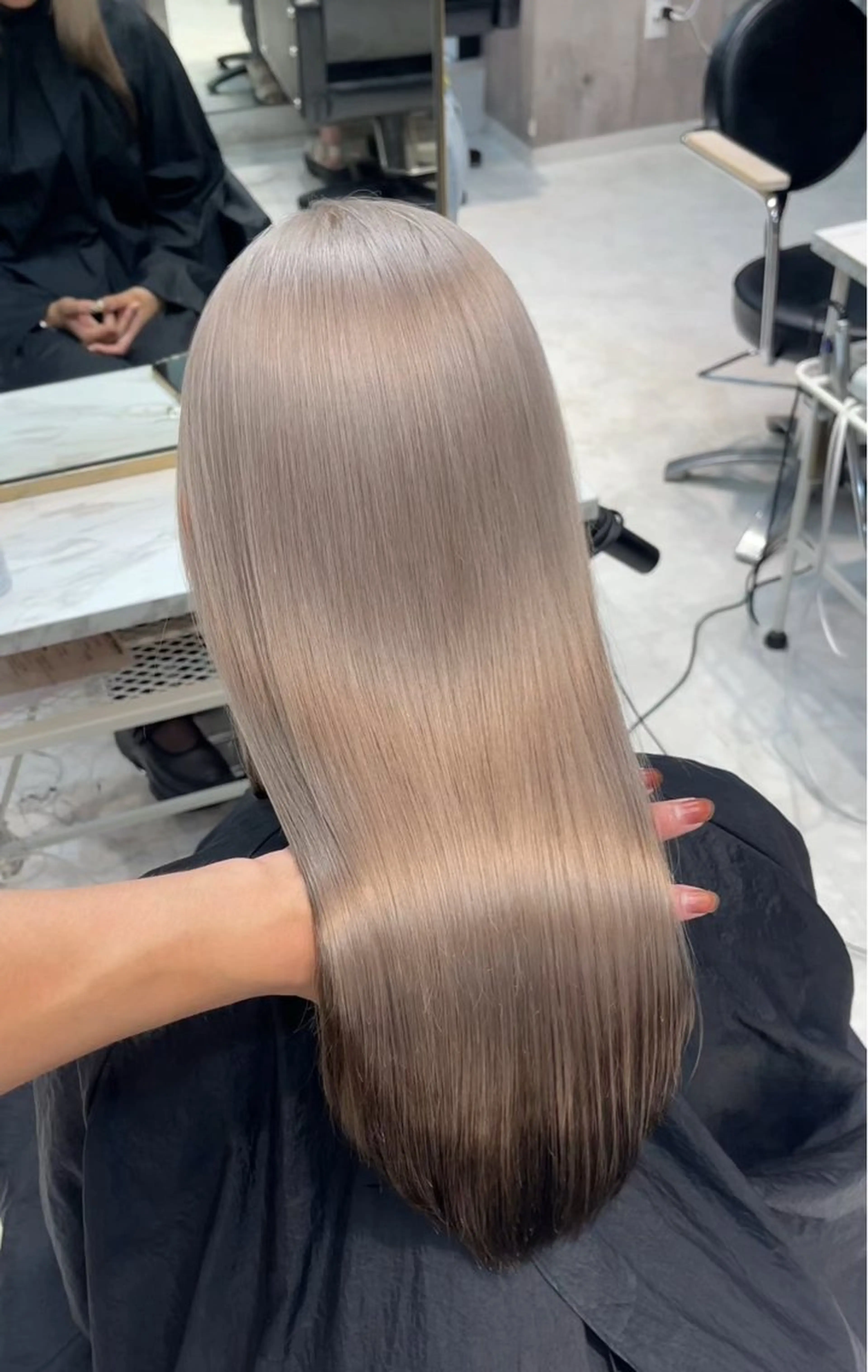 カラー ヘアカラー TENSHO ハイトーンレイヤーのヘアスタイル