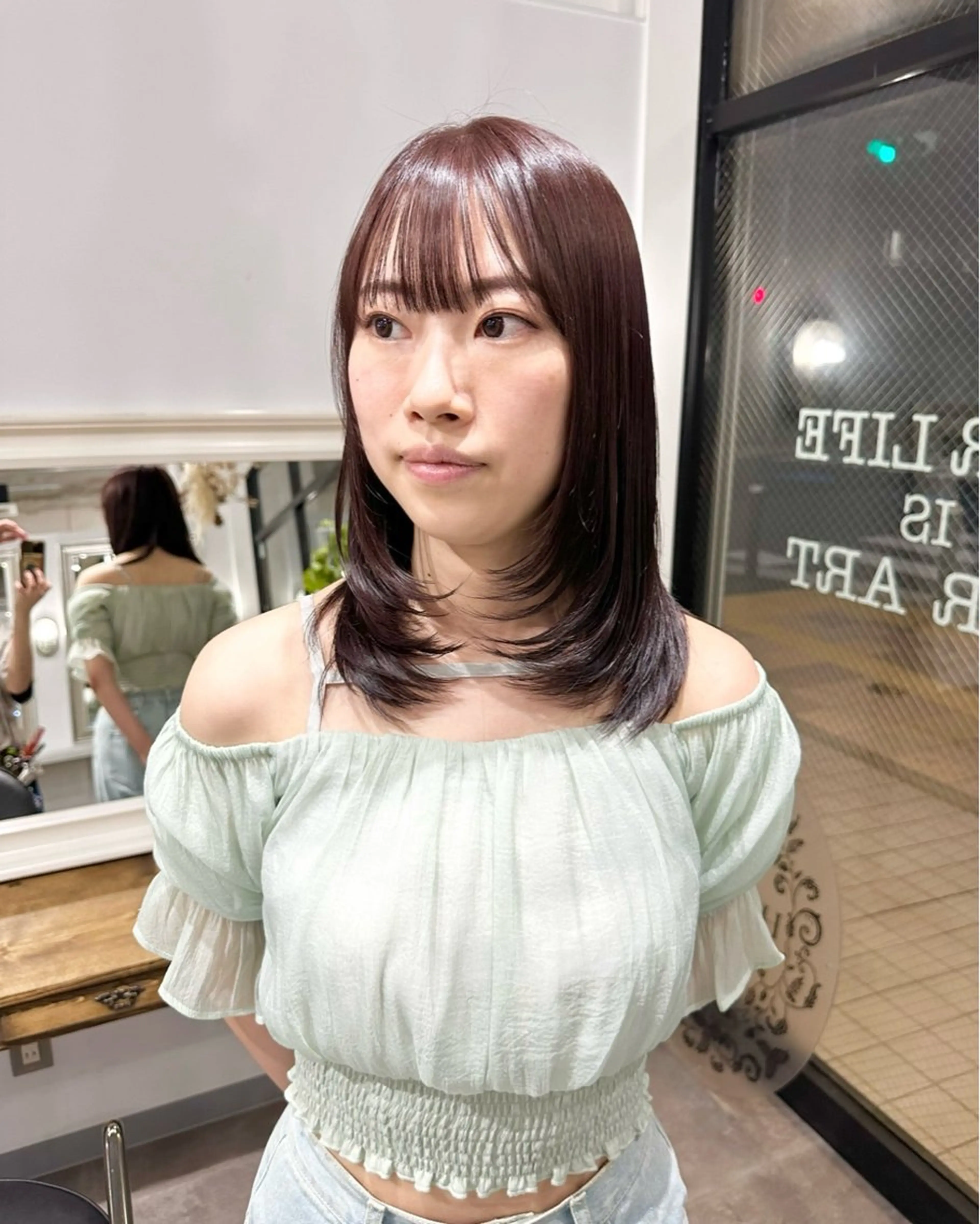 ミディアム カラー レイヤーカット 篠崎 佑季のヘアスタイル