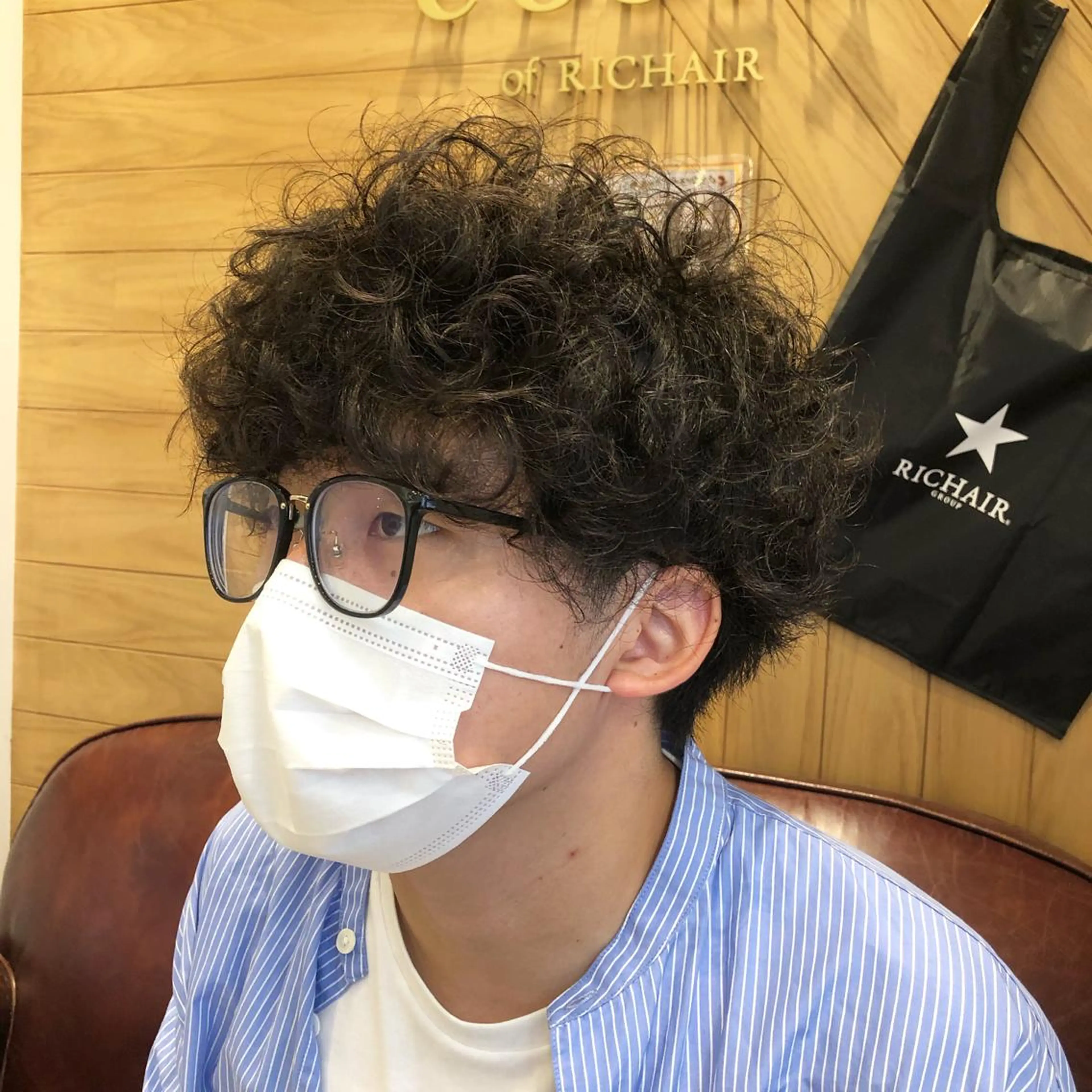 ショート パーマ メンズ 鈴村 大介のヘアスタイル