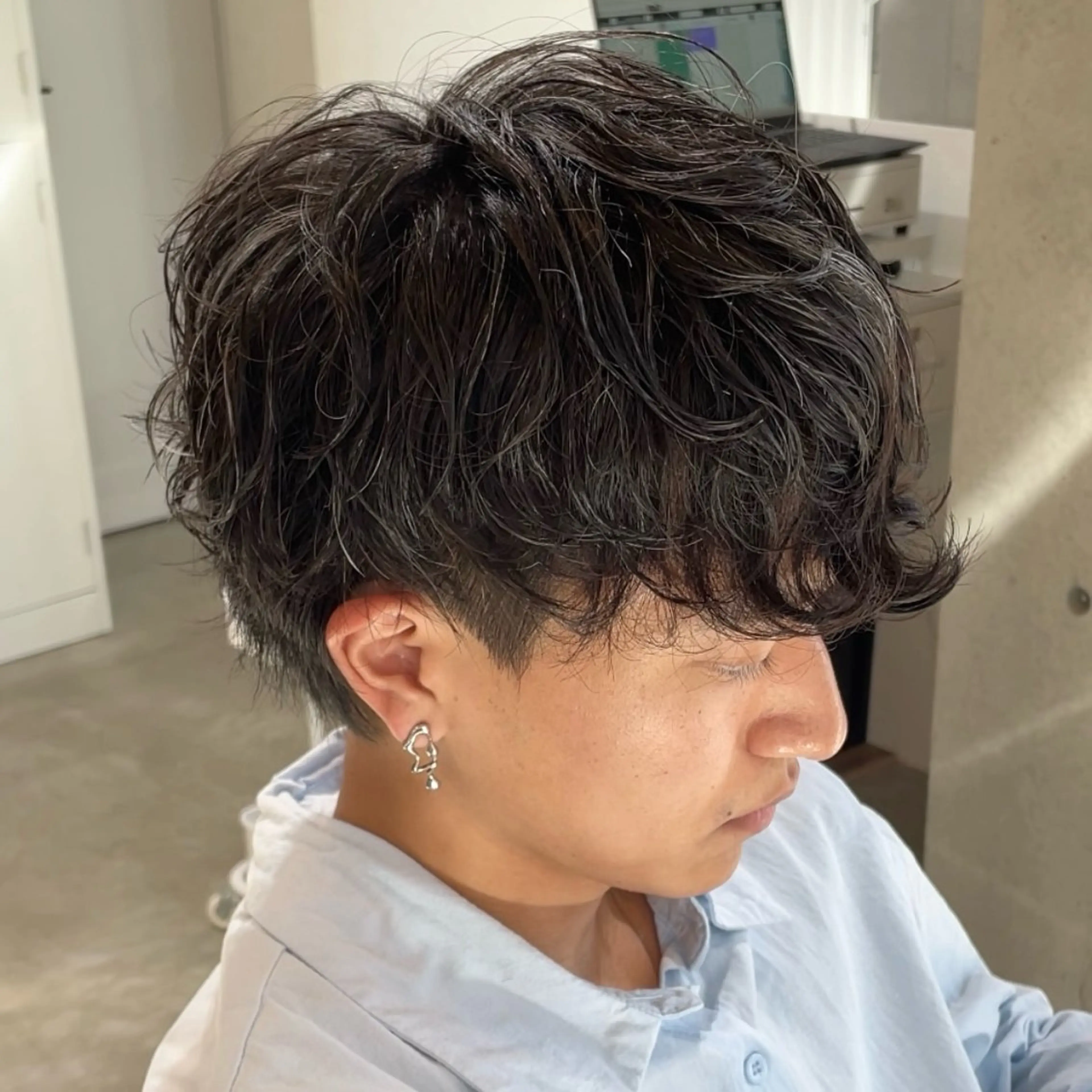 ショート パーマ メンズ メンズパーマ 波巻きパーマ ニュアンスパーマ カット パーマ 中崎町メンズパーマ/ シャドウ/山下拓実のヘアスタイル