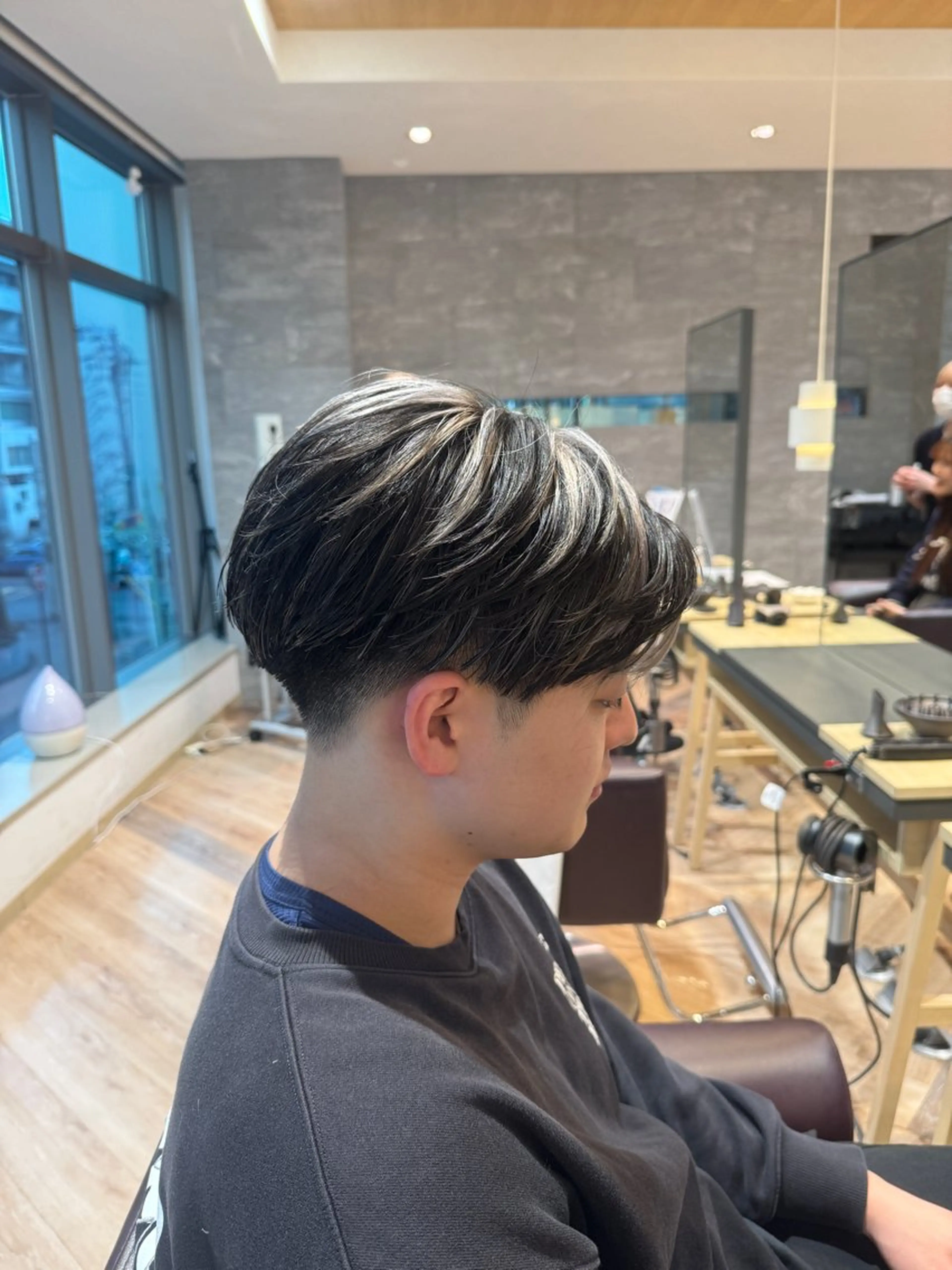 ショート メンズ メンズハイライト ハイライト メンズ特化/ センターパート/八谷のヘアスタイル