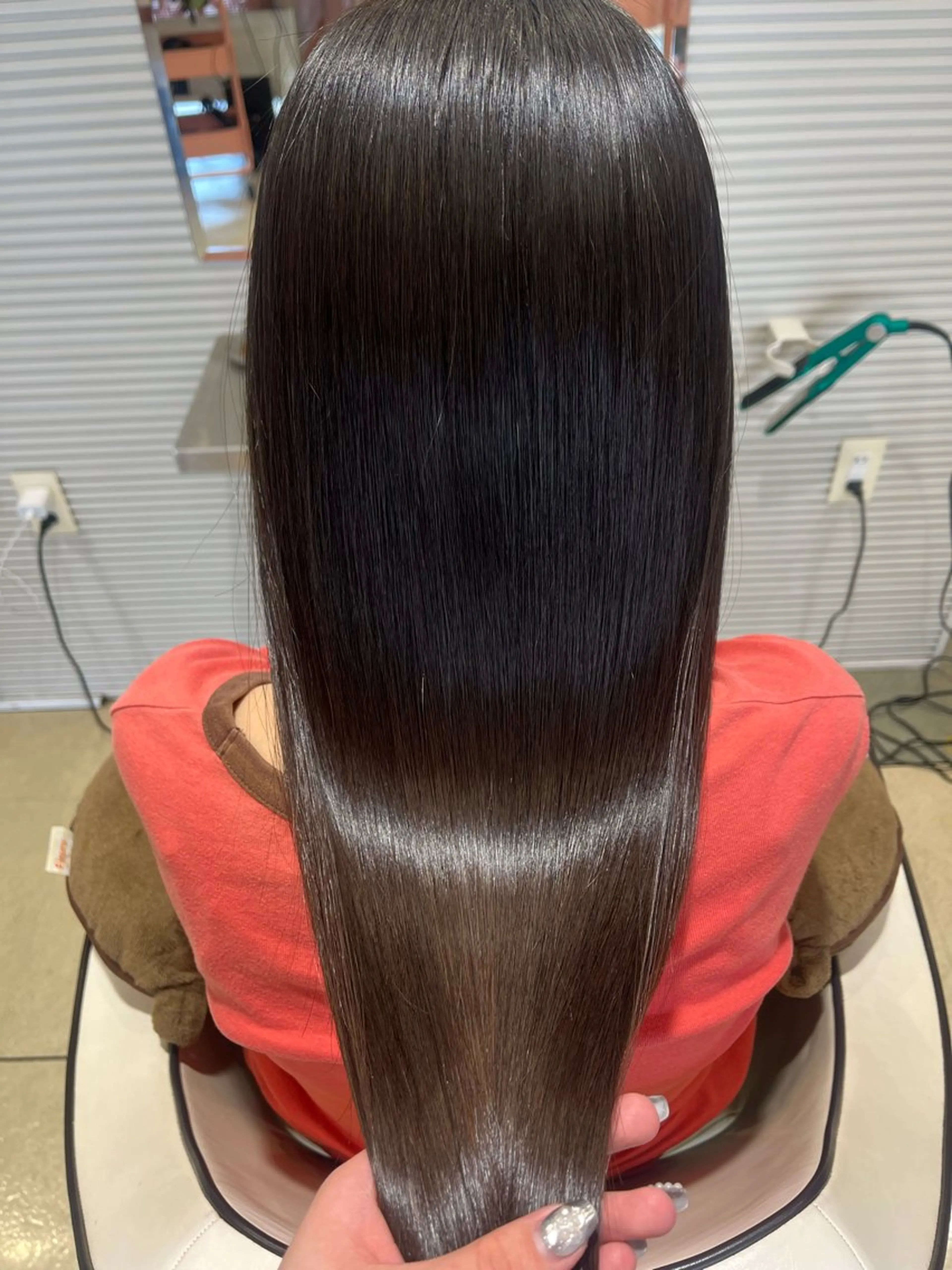 ロング パーマ カット 縮毛矯正 トリートメント ベージュカラー⌇﻿ くびれヘア.𐙚心音のヘアスタイル