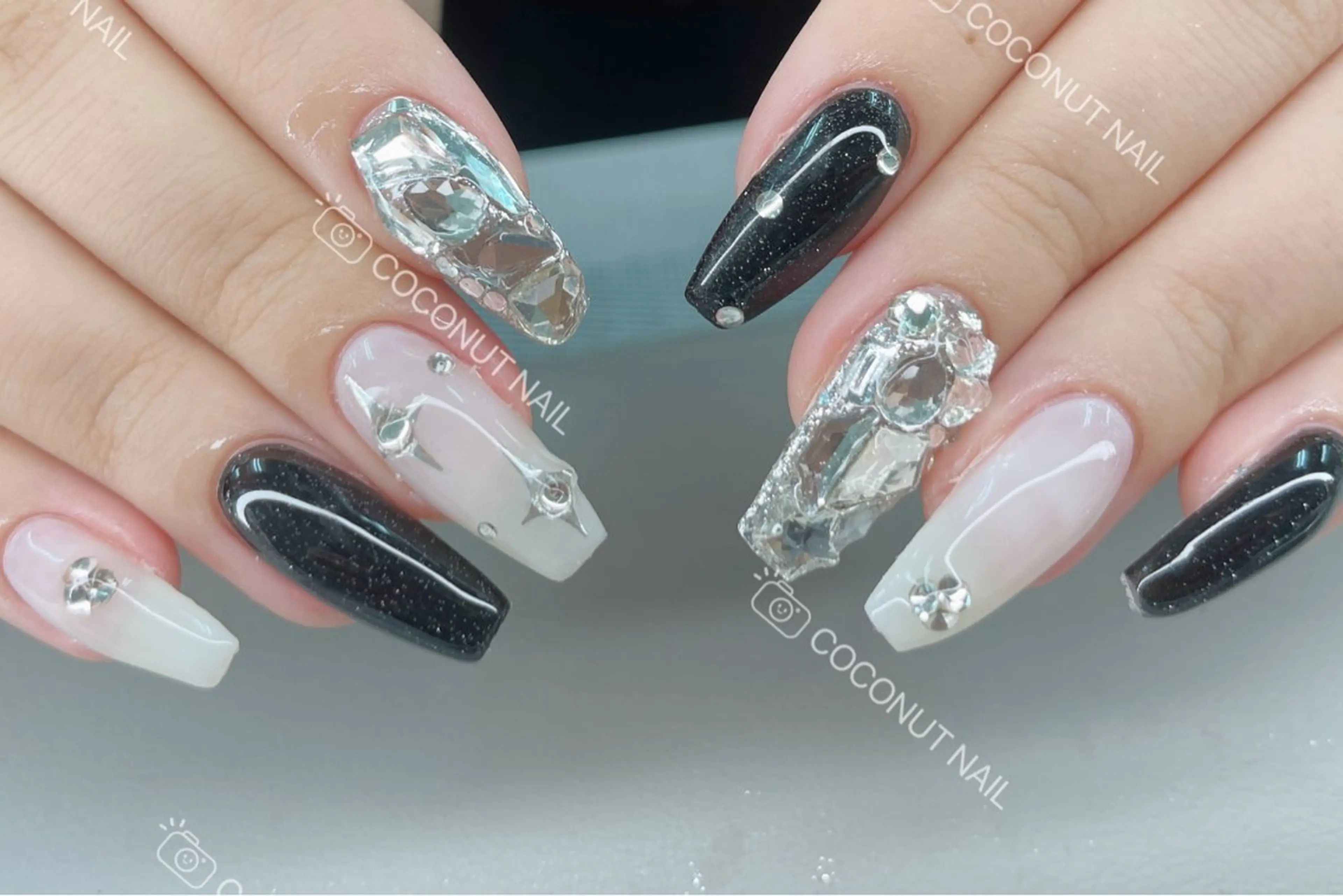 ネイル べっ甲ネイル フレンチネイル キラキラネイル マグネットネイル 大理石ネイル(マーブル) ハンドネイル 神田 ココナッツのネイルデザイン