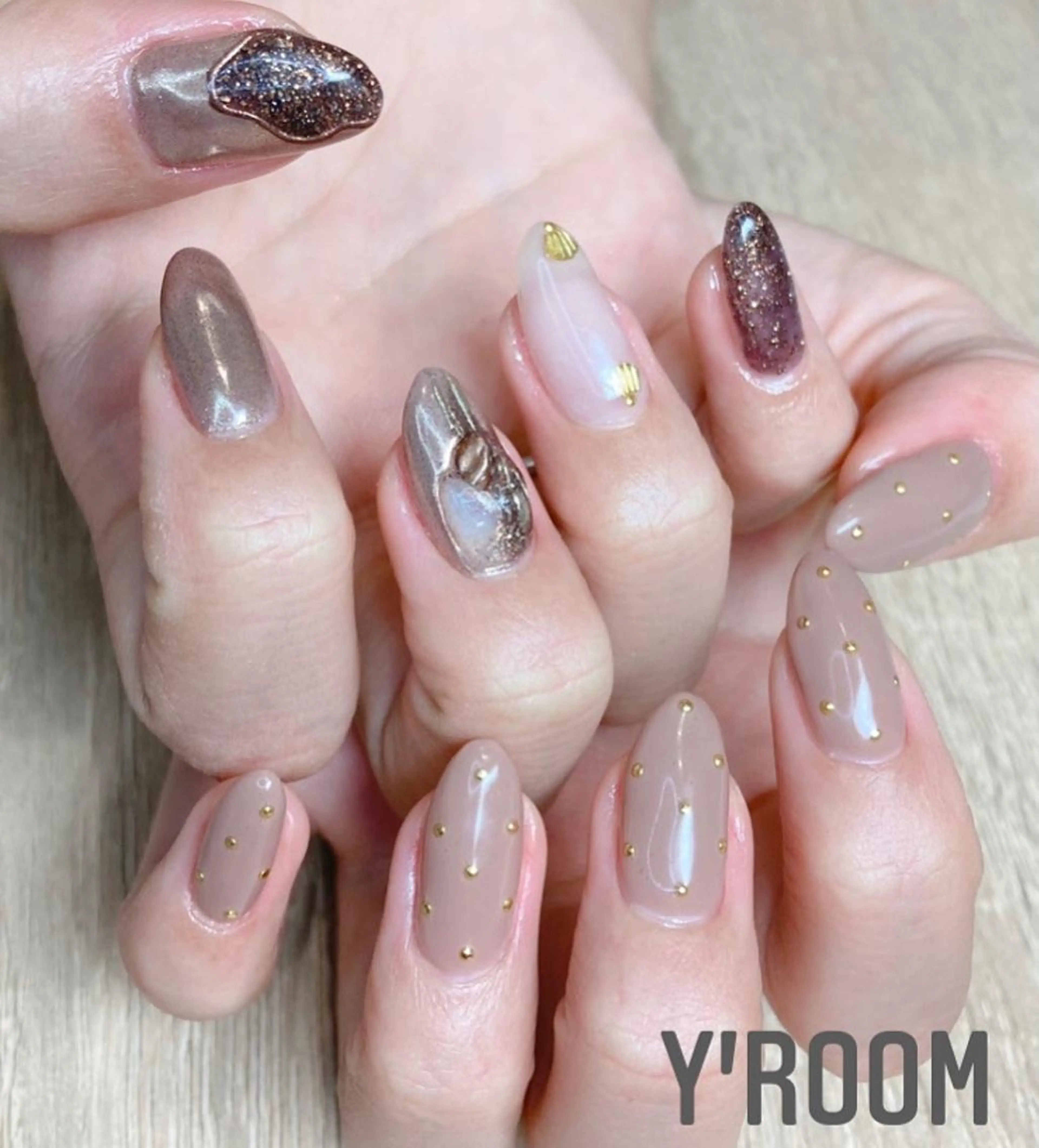 ネイル オーロラネイル フラッシュネイル フットネイル ジェルネイル 氷ネイル・うるうるネイル YUKA （ネイリスト）のネイルデザイン