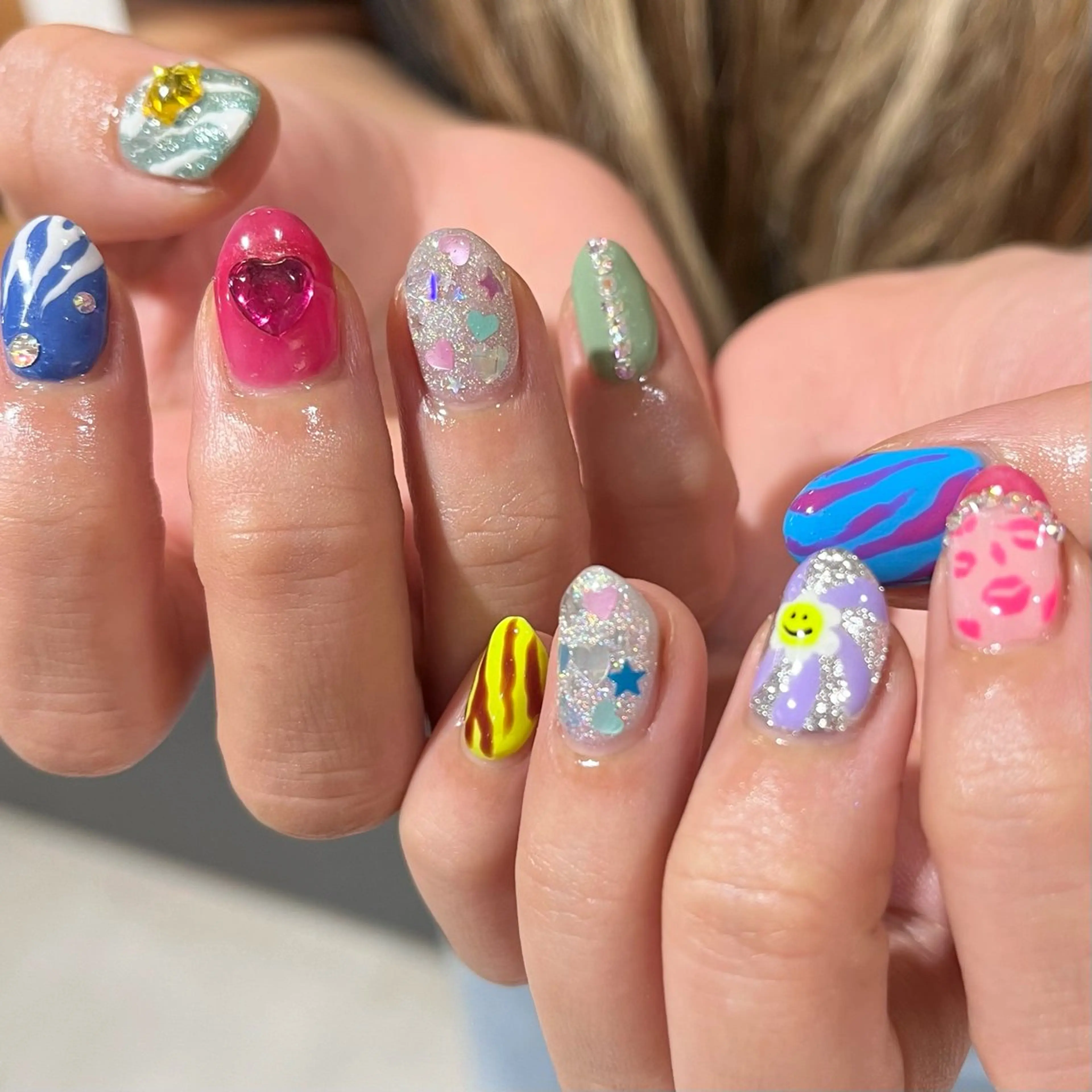 ネイル ハンドネイル 内田 里穂のネイルデザイン