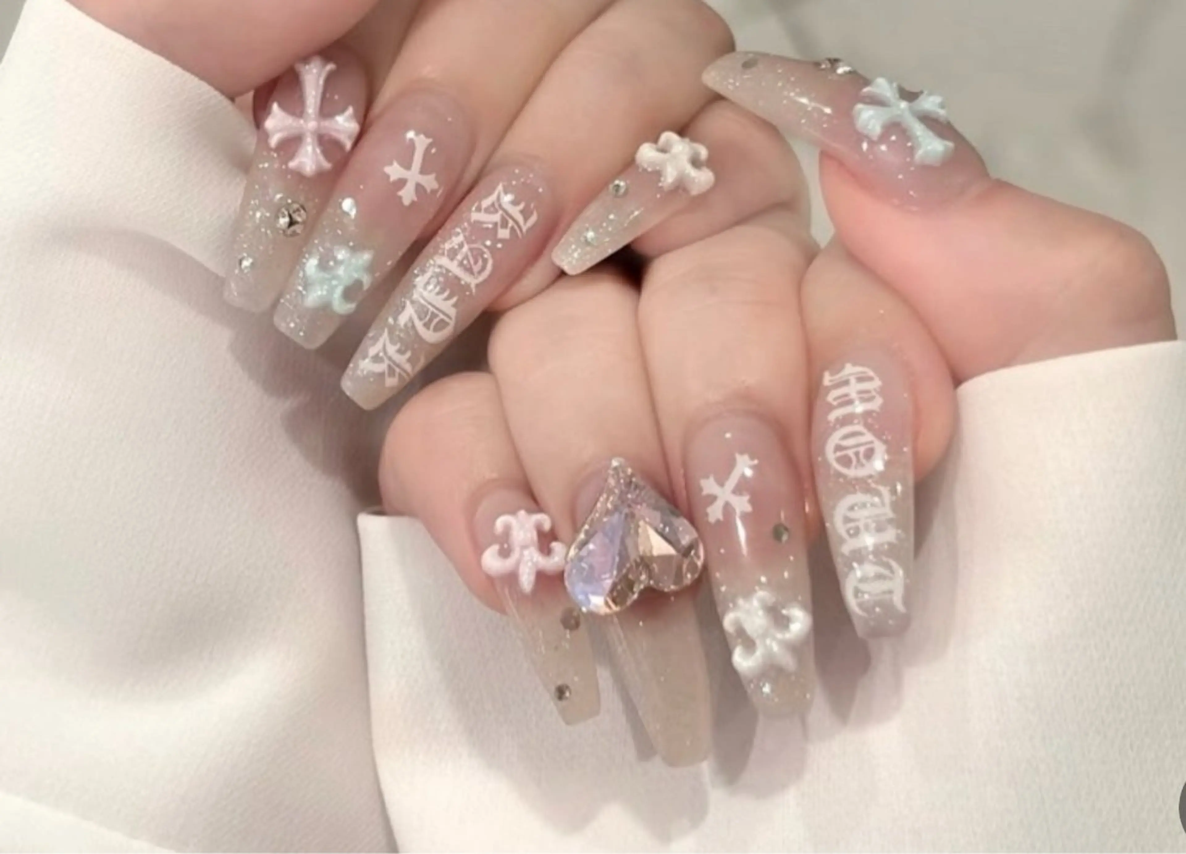 ネイル オーロラネイル フレンチネイル ジェルネイル ハロウィン キラキラネイル ハンドネイル H.baby Nail Salonのネイルデザイン