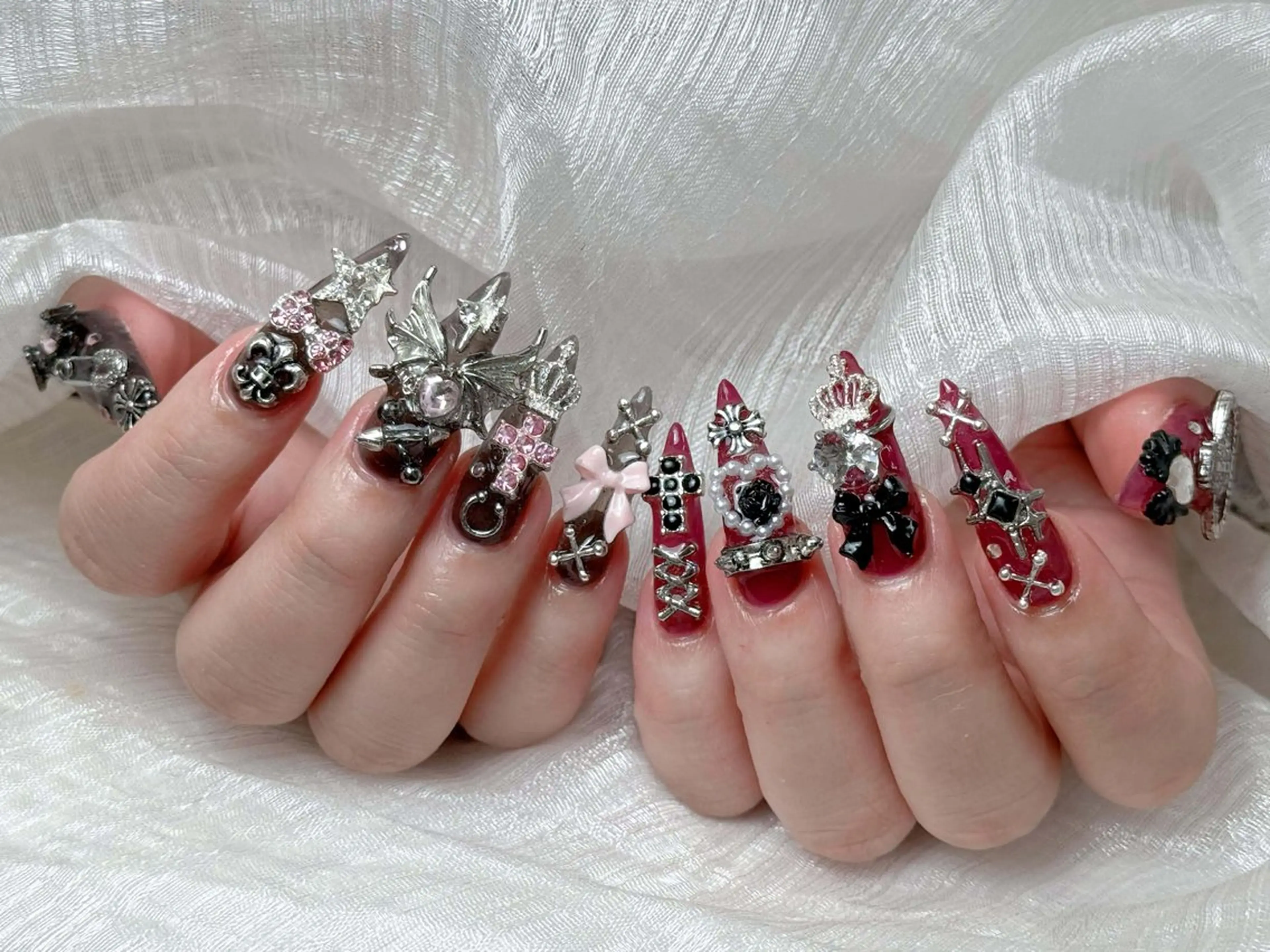 ネイル チークネイル ハート ホログラムネイル ミラーネイル ニュアンスネイル ハンドネイル Nie Nail Shinokuboのネイルデザイン