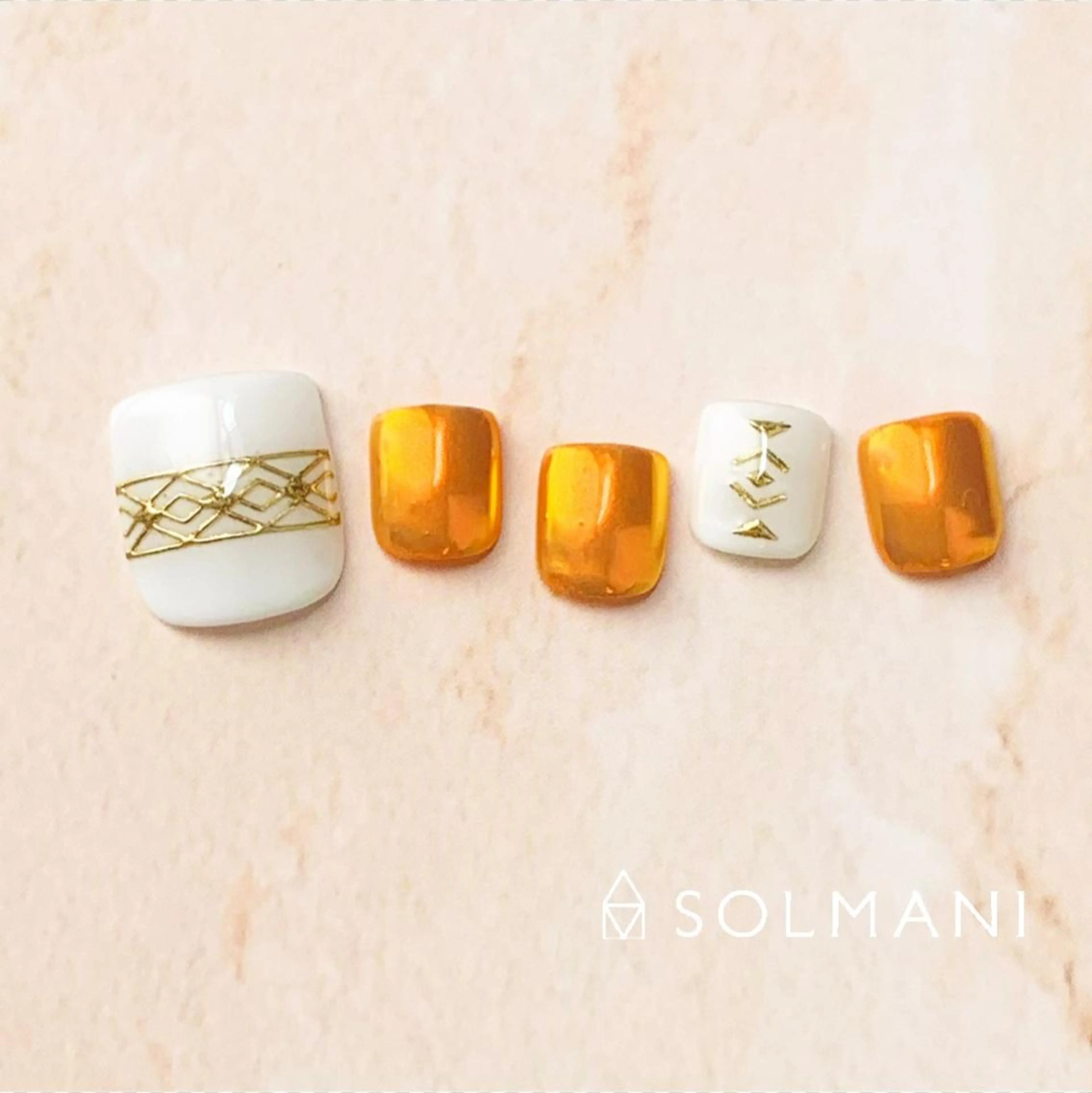 ネイル フットネイル ミラーネイル SOLMANI 予約担当のネイルデザイン