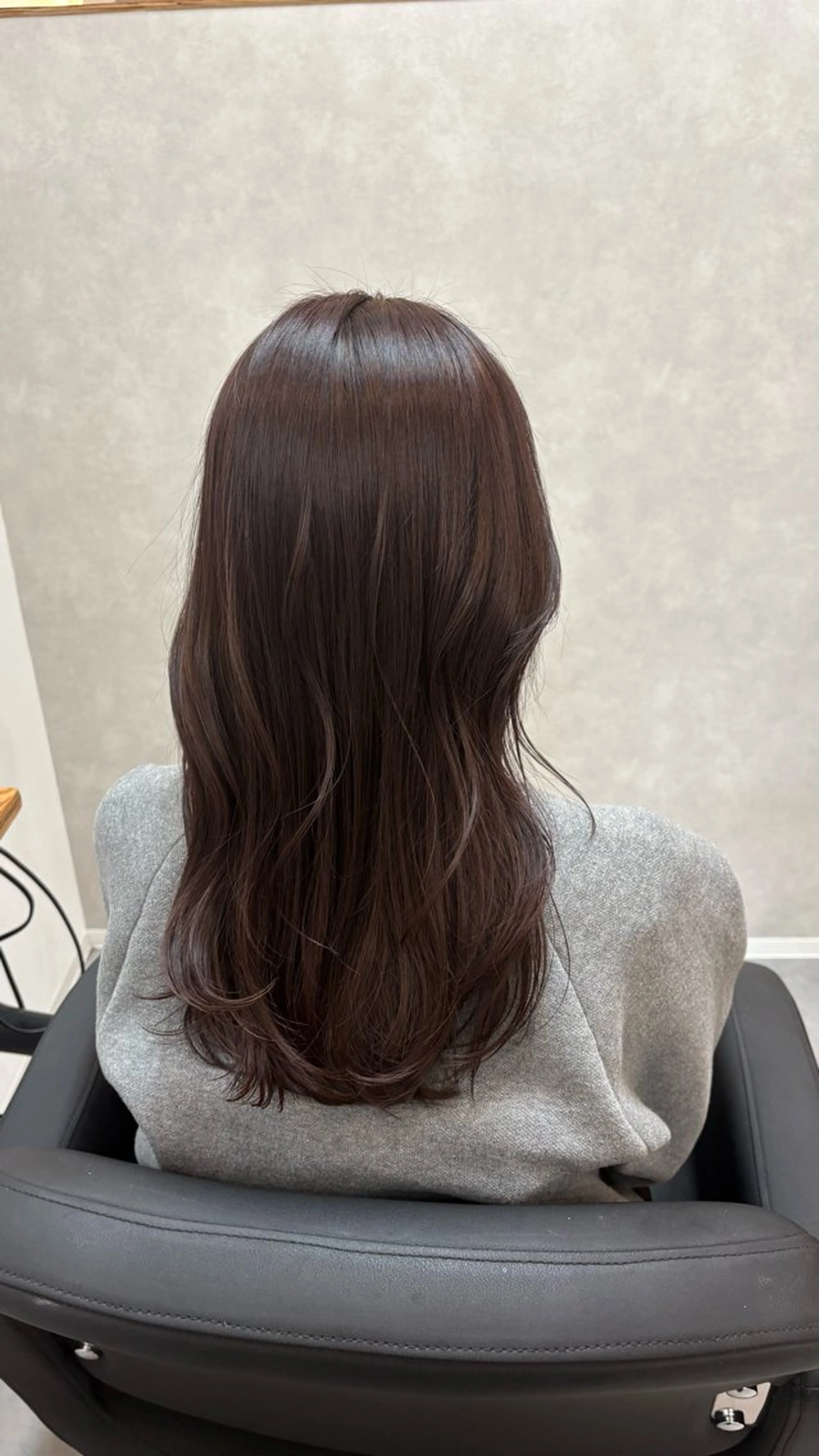 ロング カラー グレージュ ラベンダーカラー ラベンダーグレージュ ラベンダーグレー ヘアカラー トリートメント waku所属・豊橋/菜月/ブリーチ /艶カラーハイトーンのヘアスタイル