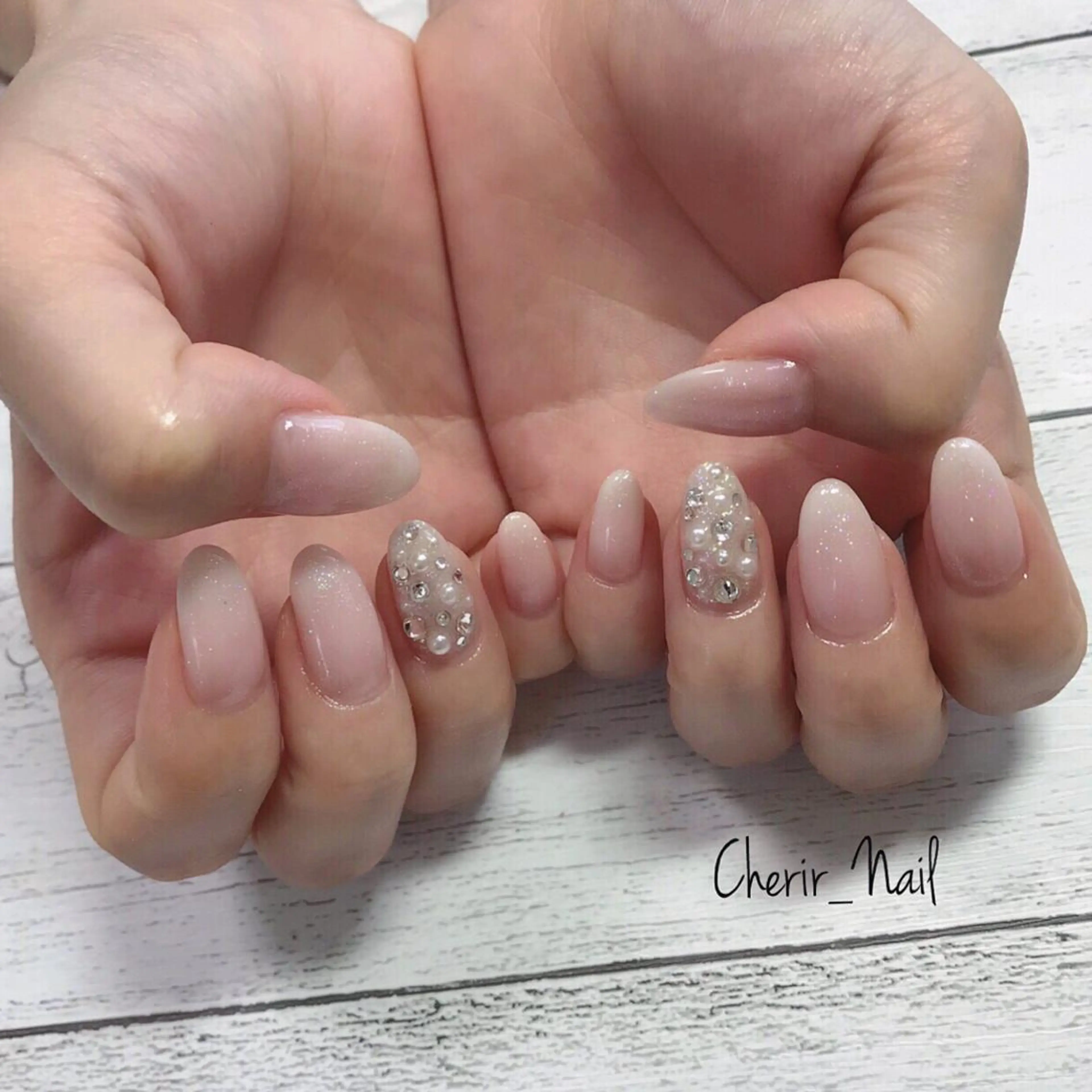ネイル オーロラネイル キラキラネイル ラメ(グリッター) ピンク ホワイト Cherirnail kaoriのネイルデザイン