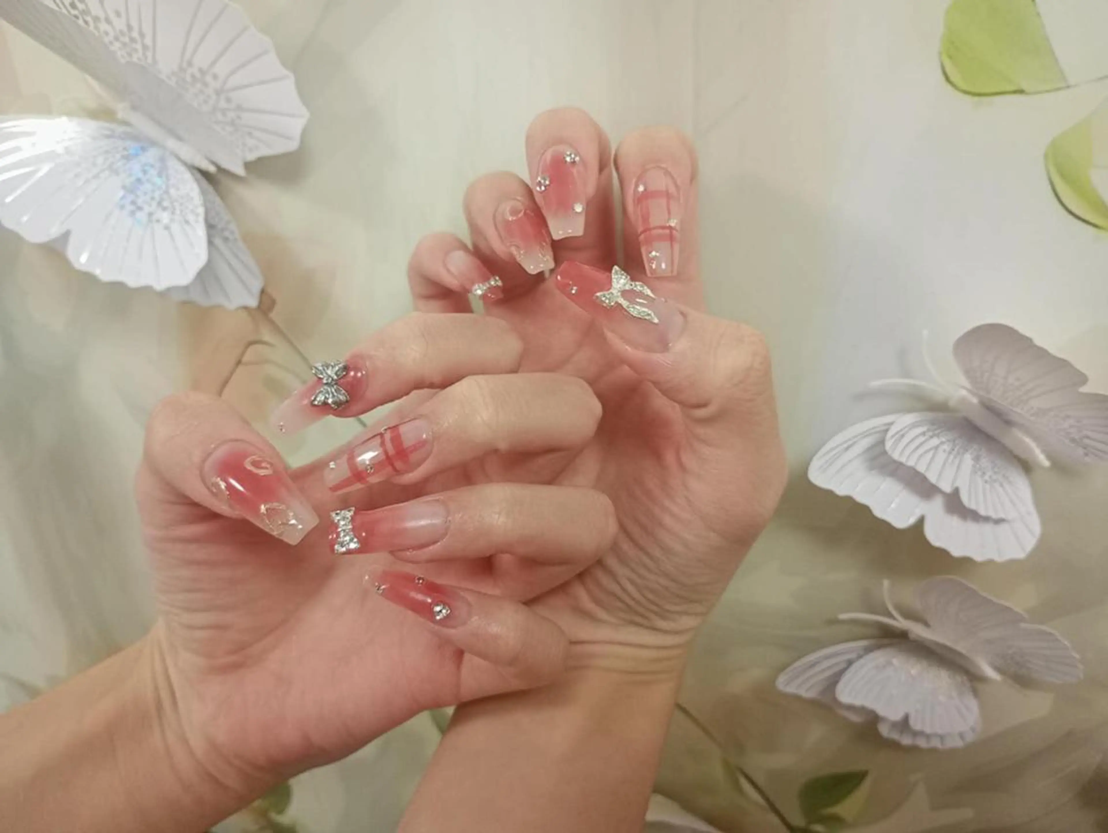 ネイル ハンドネイル ハンドケア Hana Bloom Nail💗YUIのネイルデザイン